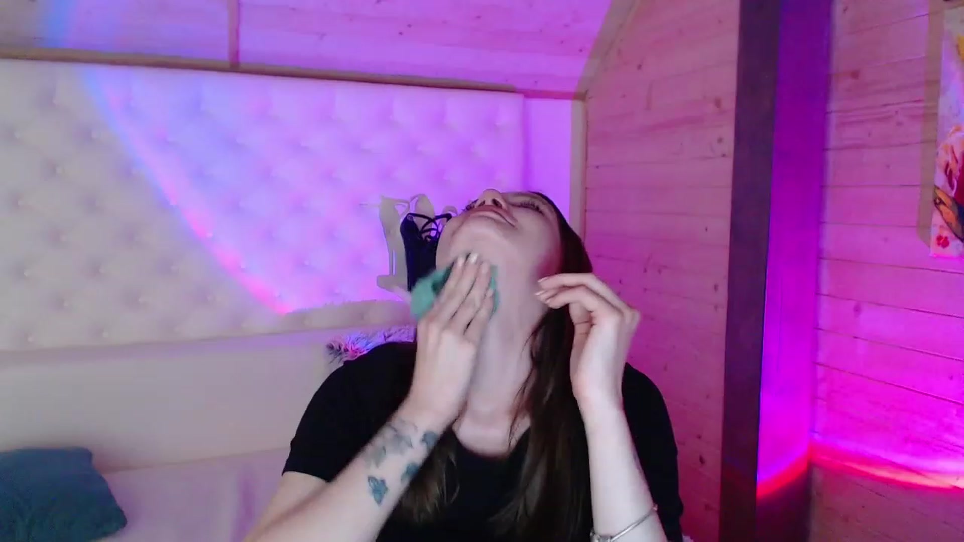 Gallery image thumbnail from sashacom's myfreecams stream on, 03/18/2023, 21:08 image 10 of 20