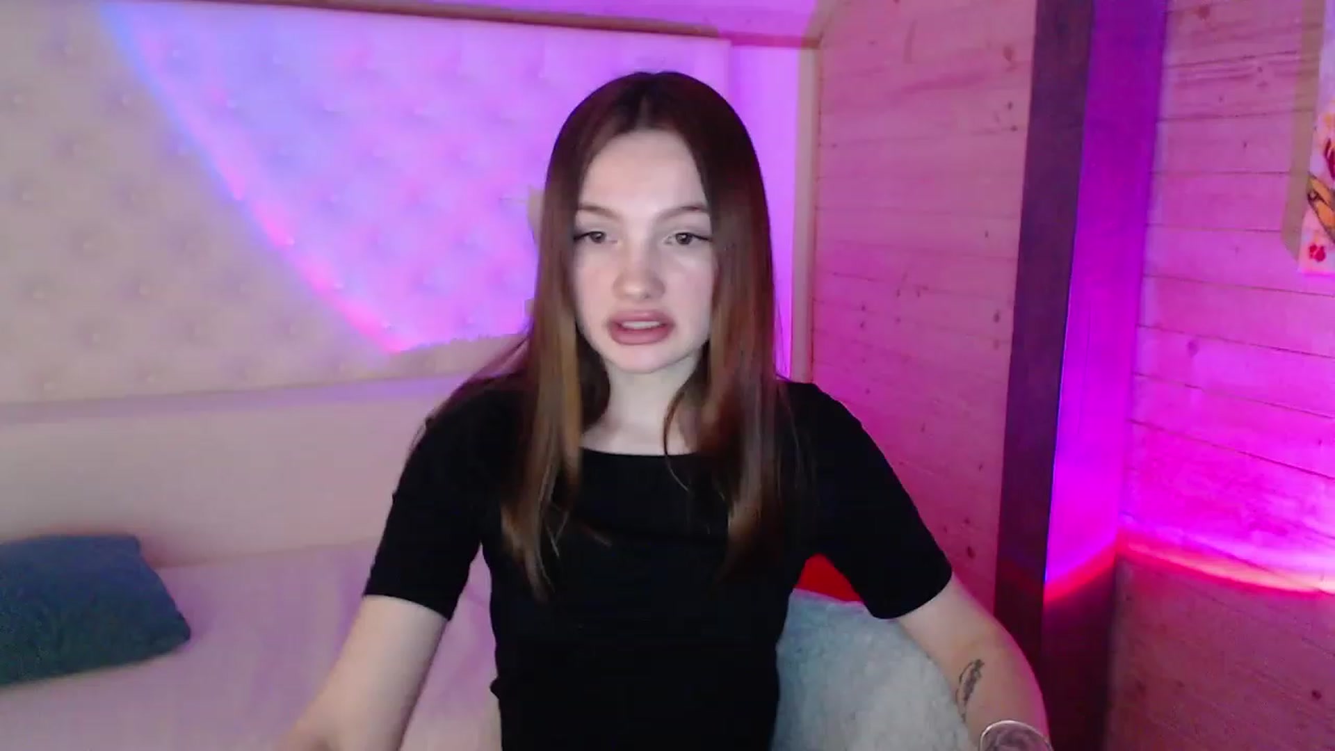 Gallery image thumbnail from sashacom's myfreecams stream on, 03/18/2023, 21:08 image 2 of 20