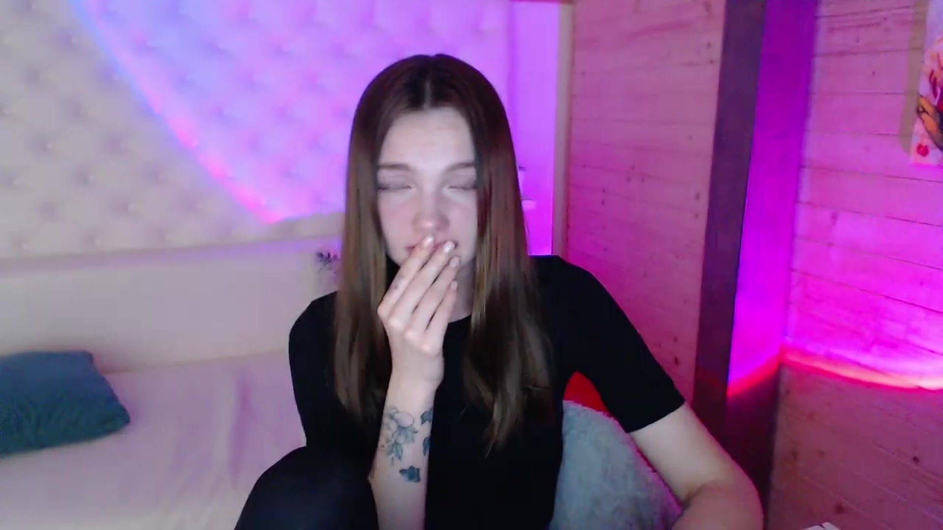 Gallery image thumbnail from sashacom's myfreecams stream on, 03/18/2023, 21:08 image 17 of 20