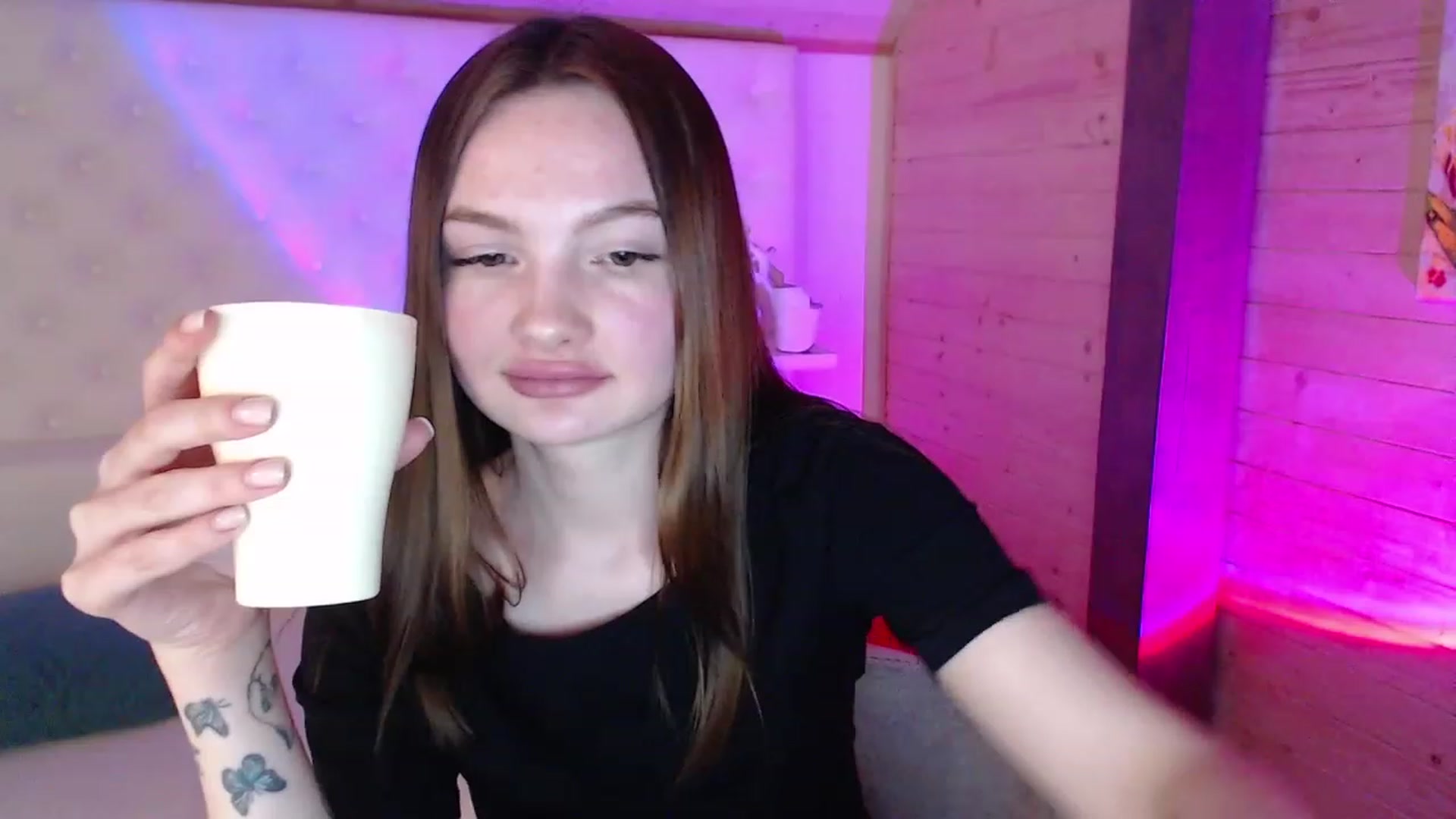 Gallery image thumbnail from sashacom's myfreecams stream on, 03/18/2023, 21:08 image 4 of 20