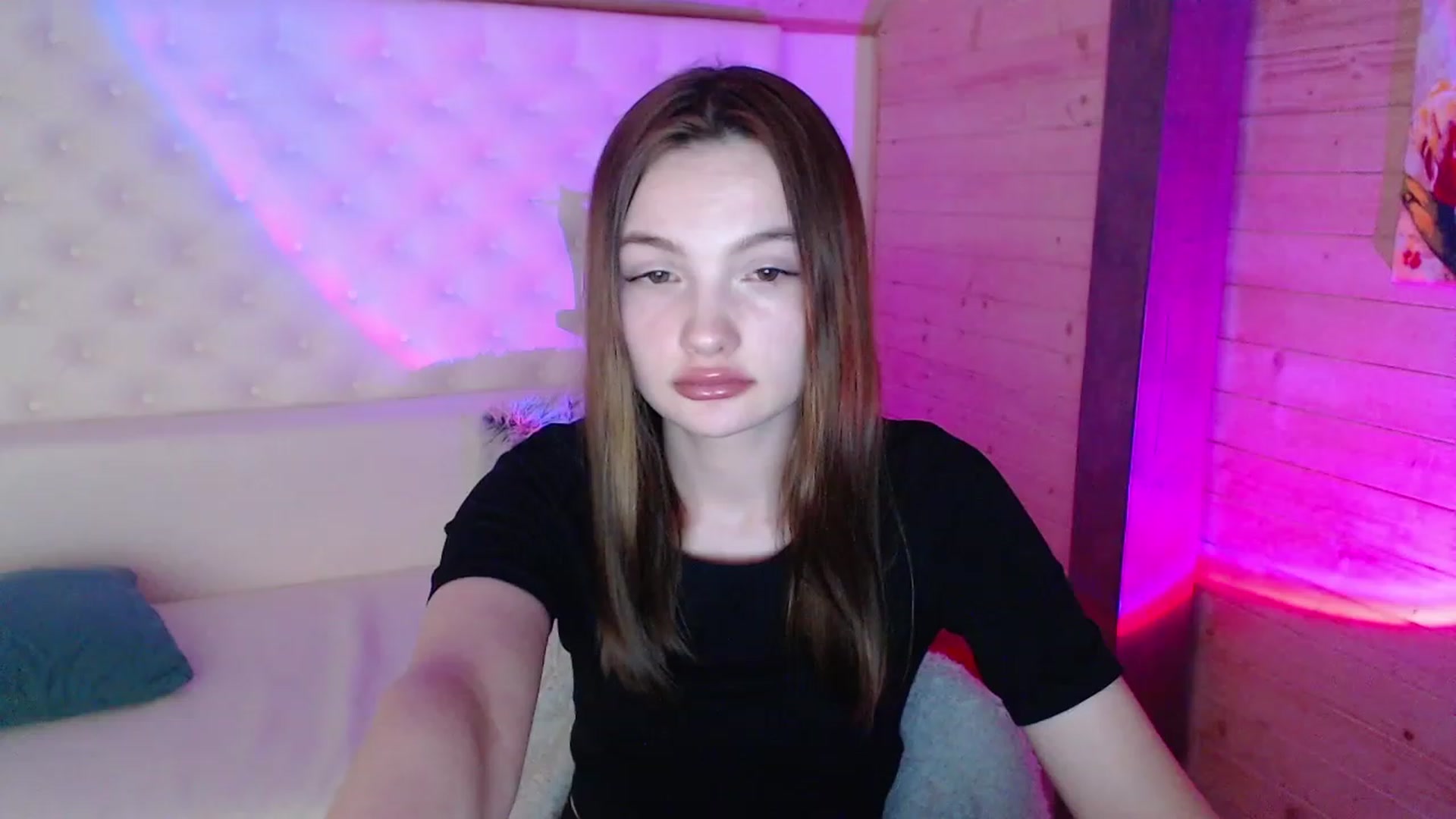 Gallery image thumbnail from sashacom's myfreecams stream on, 03/18/2023, 21:45 image 19 of 20