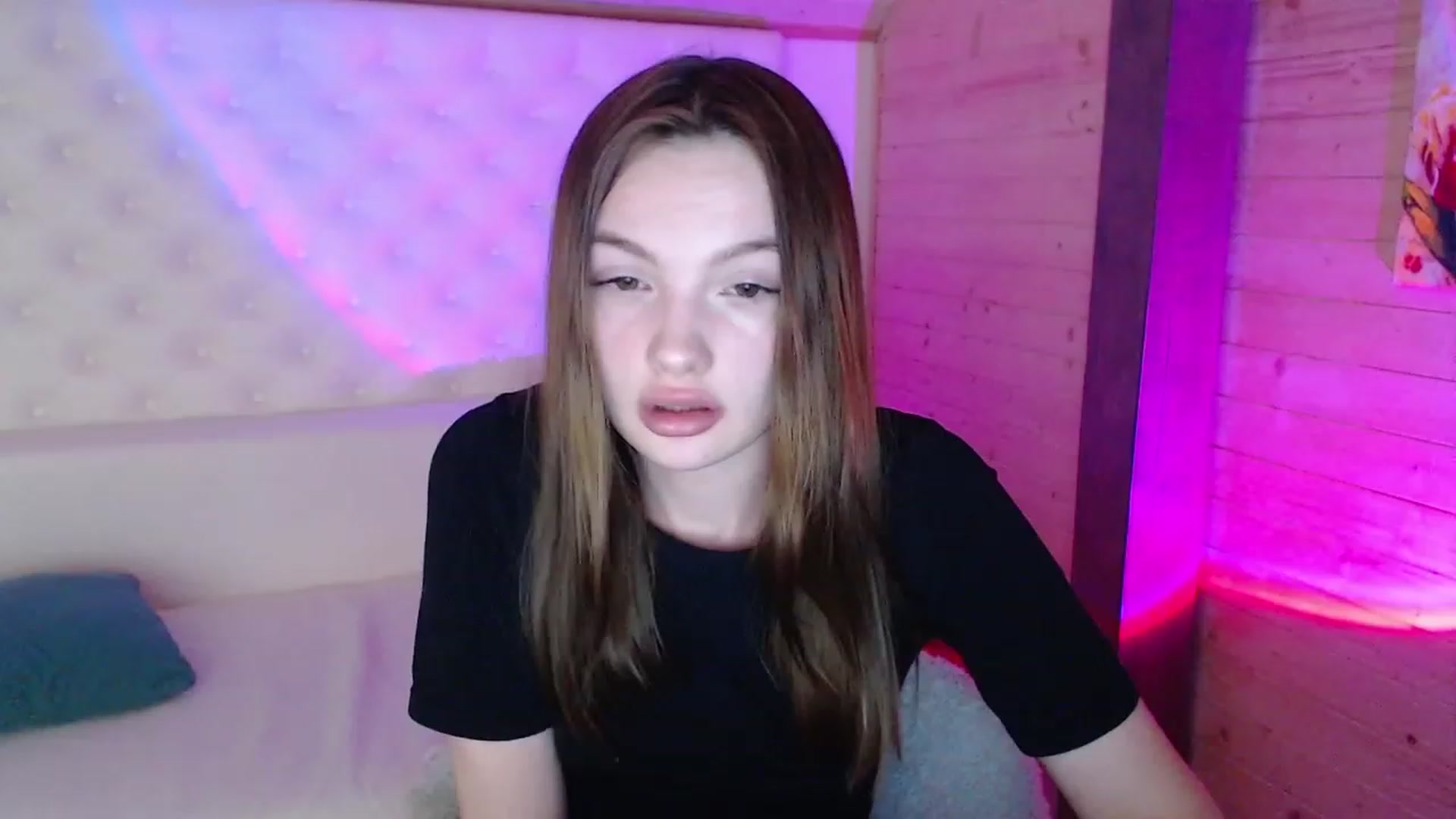 Gallery image thumbnail from sashacom's myfreecams stream on, 03/18/2023, 21:45 image 8 of 20