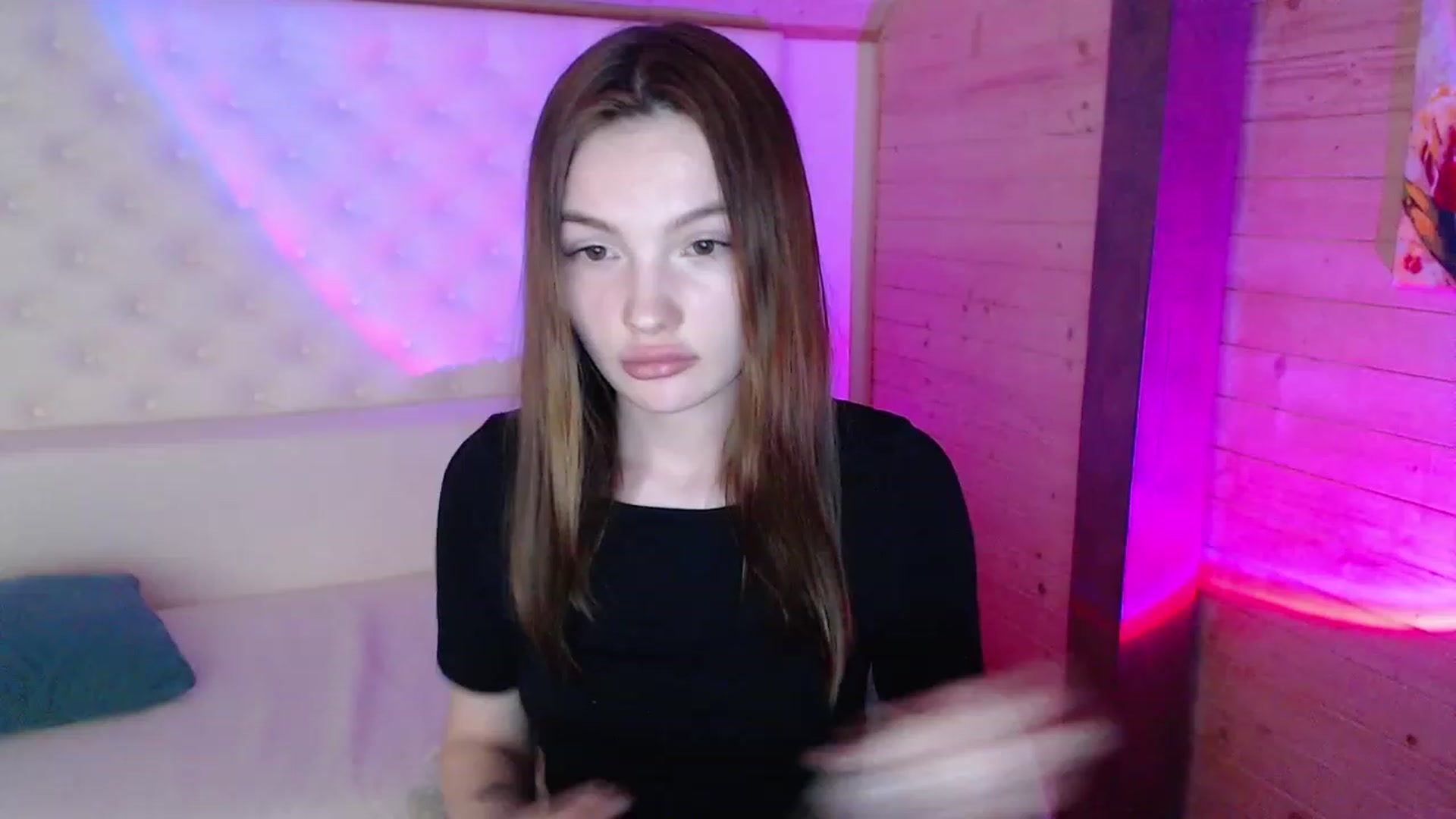 Gallery image thumbnail from sashacom's myfreecams stream on, 03/18/2023, 21:45 image 15 of 20