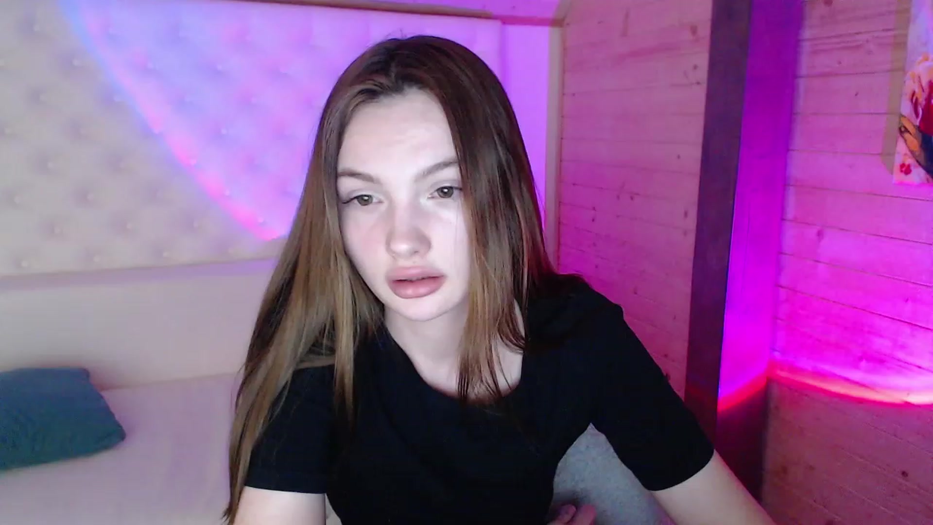 Gallery image thumbnail from sashacom's myfreecams stream on, 03/18/2023, 21:45 image 7 of 20