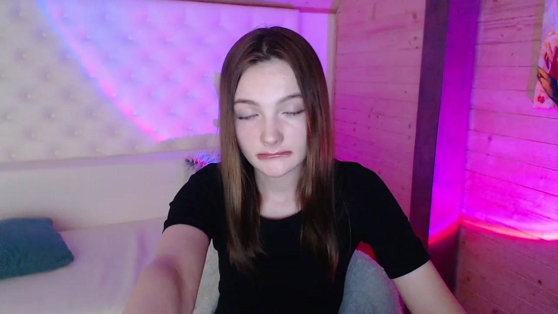 Gallery image thumbnail from sashacom's myfreecams stream on, 03/18/2023, 21:45 image 20 of 20