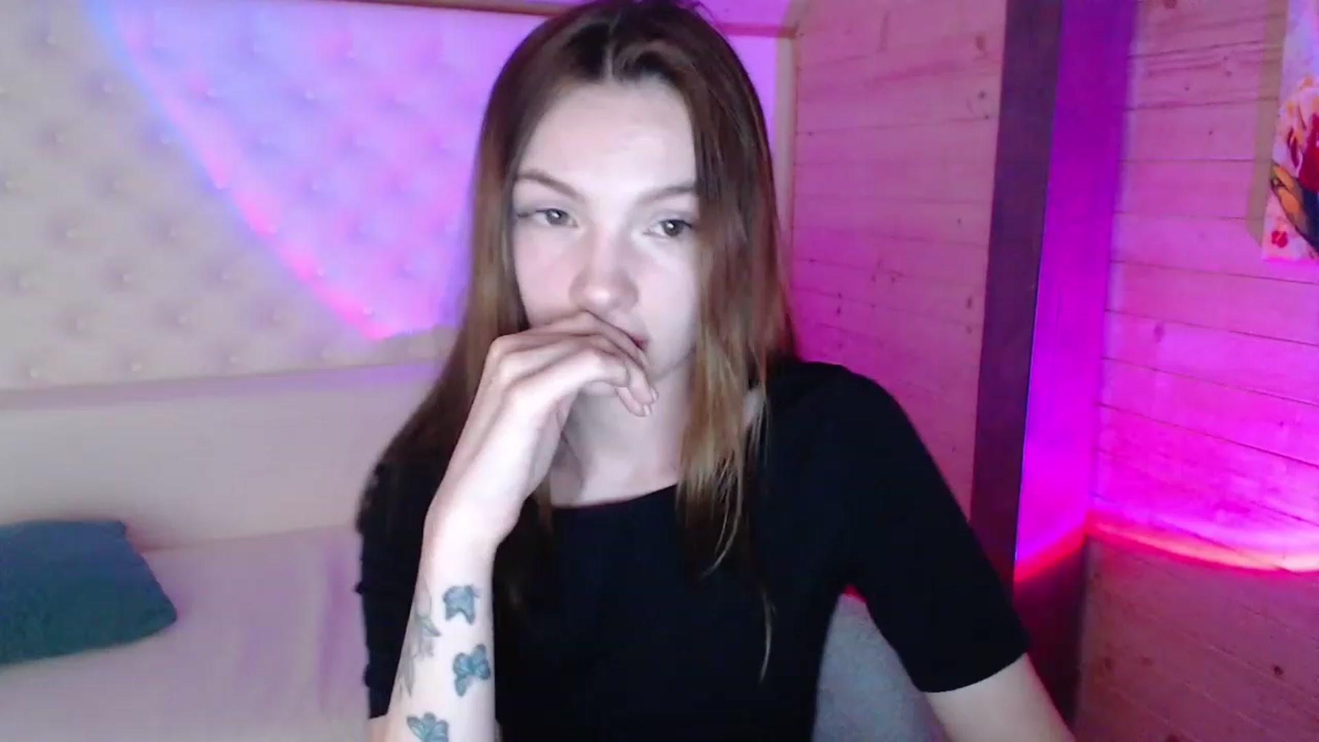 Gallery image thumbnail from sashacom's myfreecams stream on, 03/18/2023, 21:45 image 2 of 20