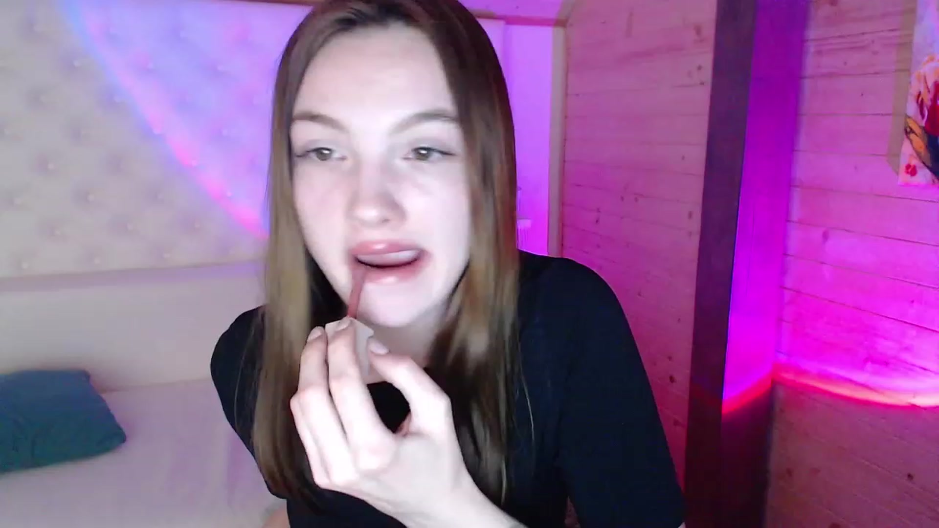Gallery image thumbnail from sashacom's myfreecams stream on, 03/18/2023, 21:45 image 16 of 20