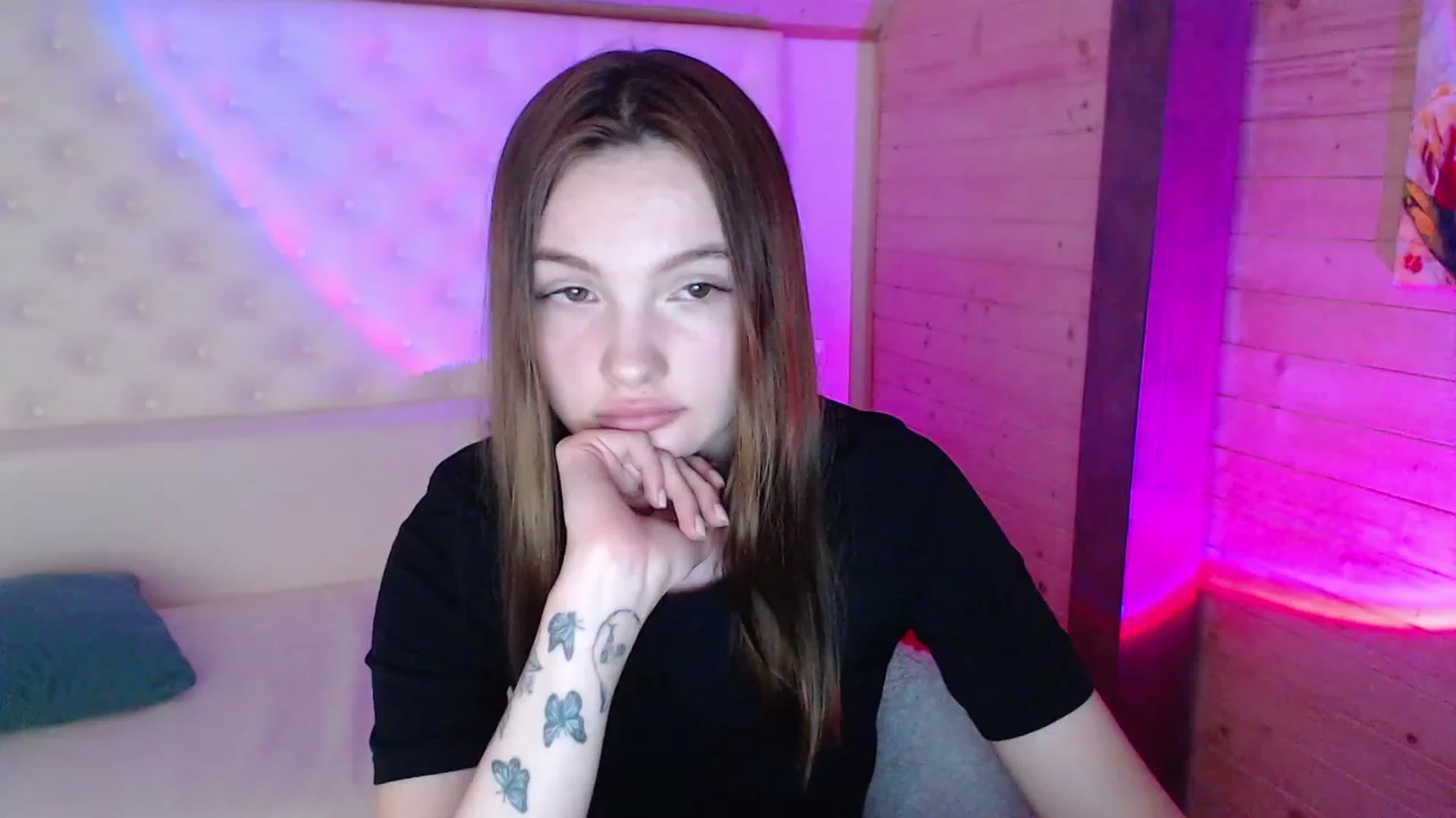 Gallery image thumbnail from sashacom's myfreecams stream on, 03/18/2023, 21:45 image 11 of 20
