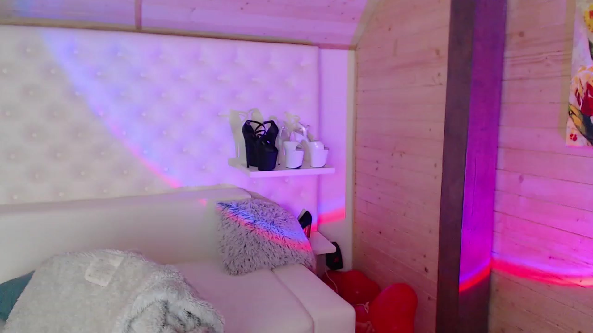 Gallery image thumbnail from sashacom's myfreecams stream on, 03/19/2023, 17:31 image 9 of 20