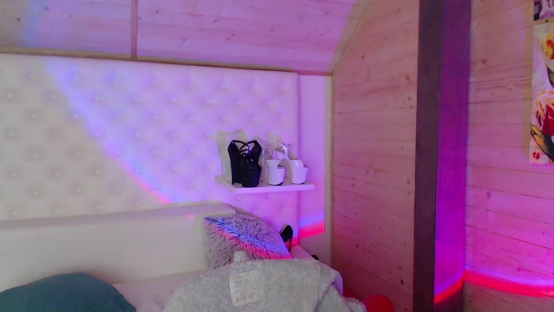 Gallery image thumbnail from sashacom's myfreecams stream on, 03/19/2023, 17:31 image 20 of 20