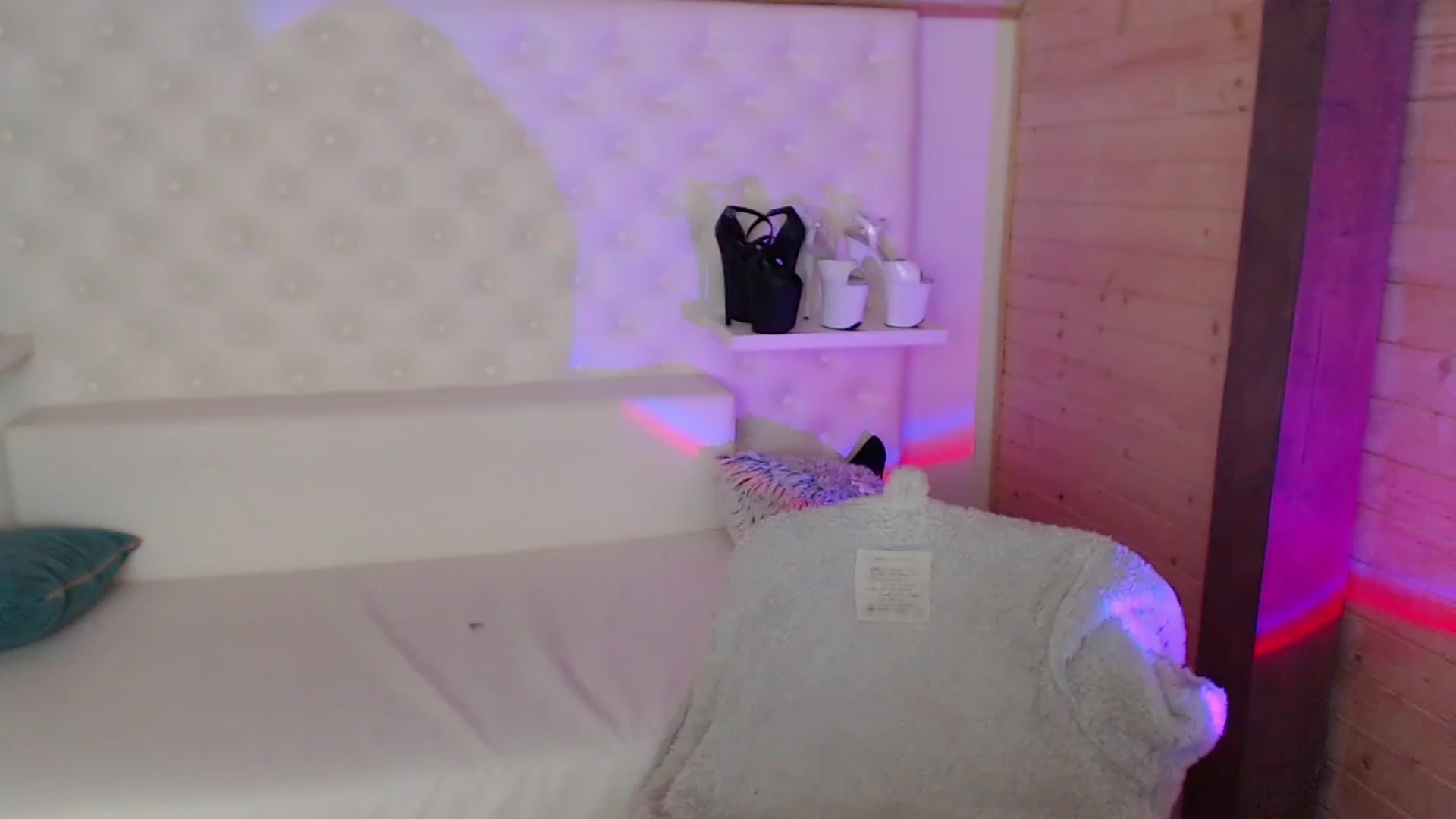 Gallery image thumbnail from sashacom's myfreecams stream on, 03/19/2023, 19:40 image 20 of 20