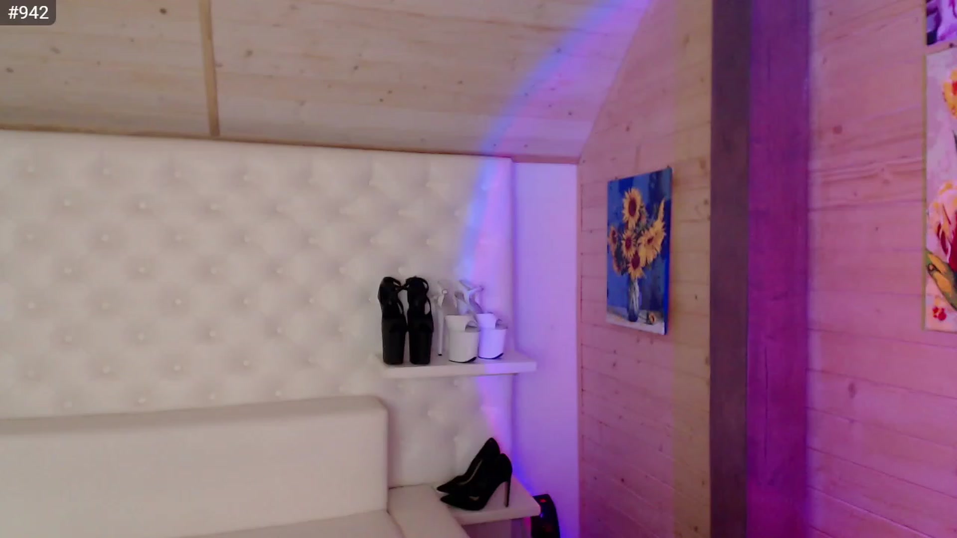 Gallery image thumbnail from sashacom's myfreecams stream on, 03/26/2023, 19:35 image 13 of 20