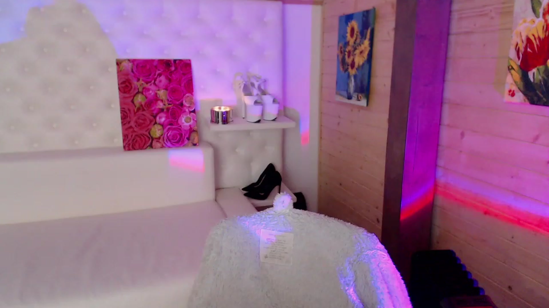 Gallery image thumbnail from sashacom's myfreecams stream on, 03/30/2023, 19:36 image 17 of 20