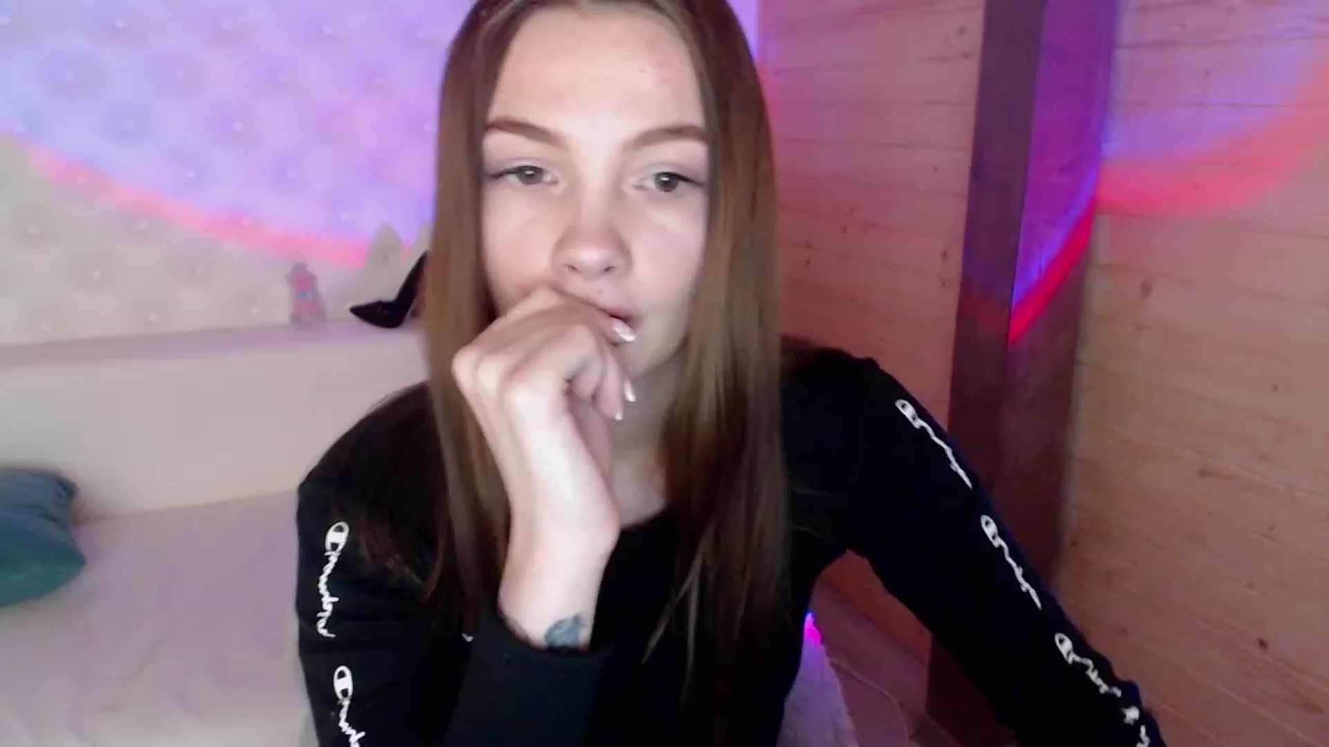 Gallery image thumbnail from sashacom's myfreecams stream on, 05/07/2023, 19:27 image 16 of 20