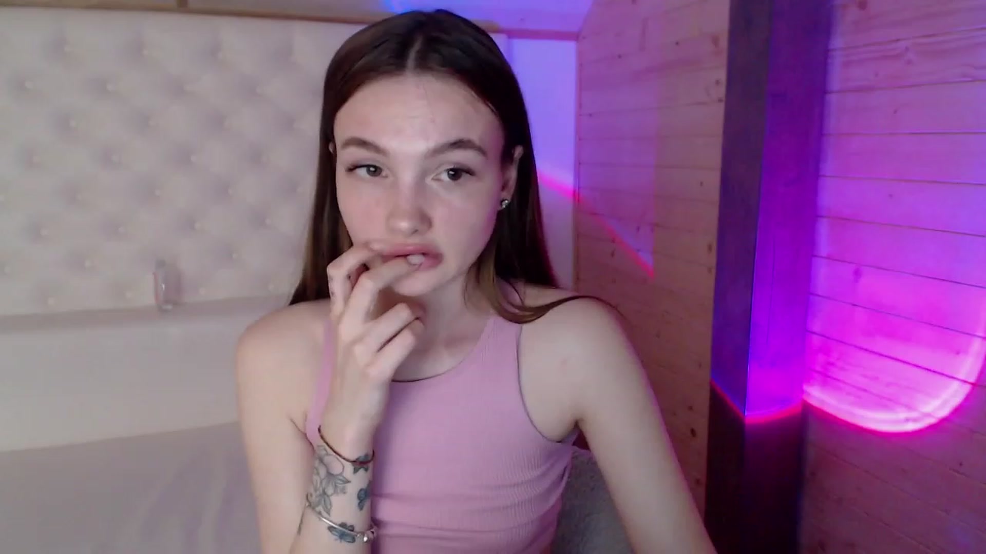 Gallery image thumbnail from sashacom's myfreecams stream on, 05/22/2023, 20:32 image 1 of 20
