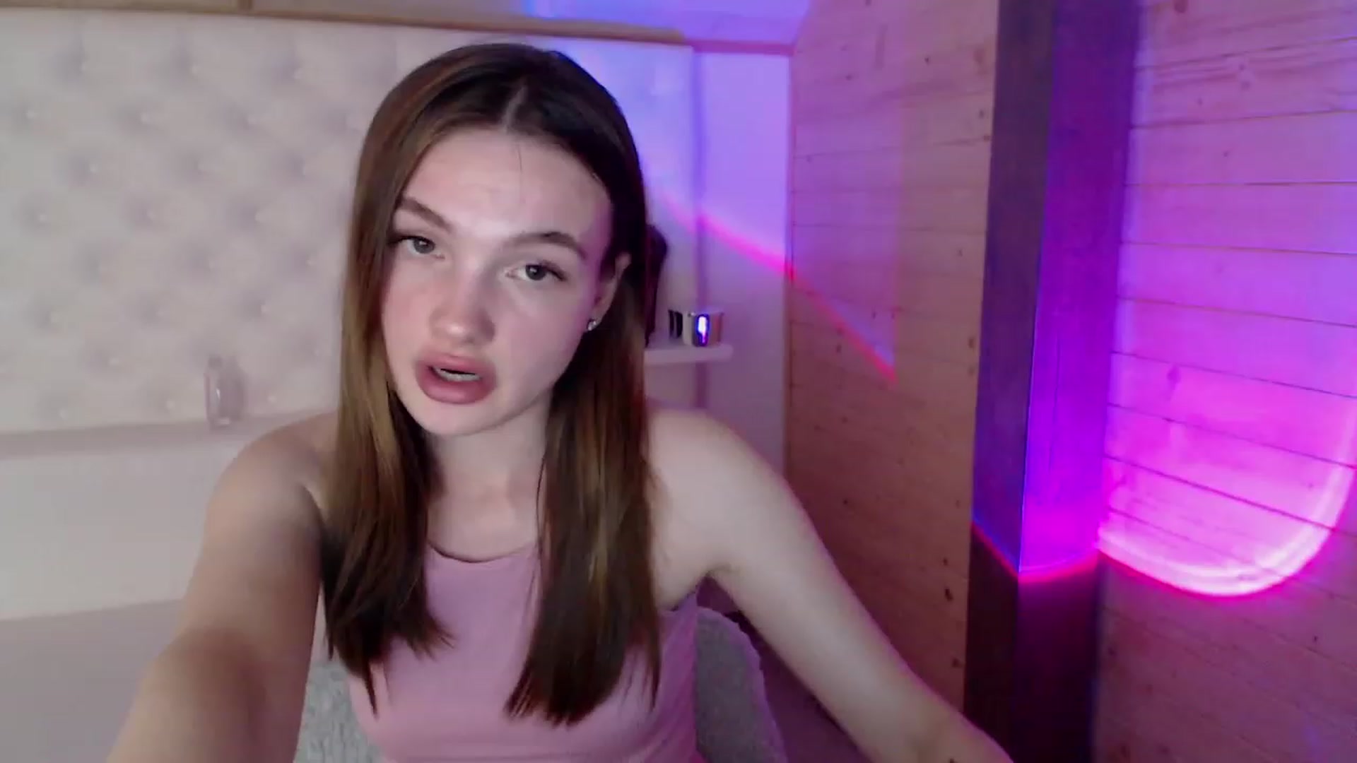 Gallery image thumbnail from sashacom's myfreecams stream on, 05/22/2023, 20:32 image 6 of 20