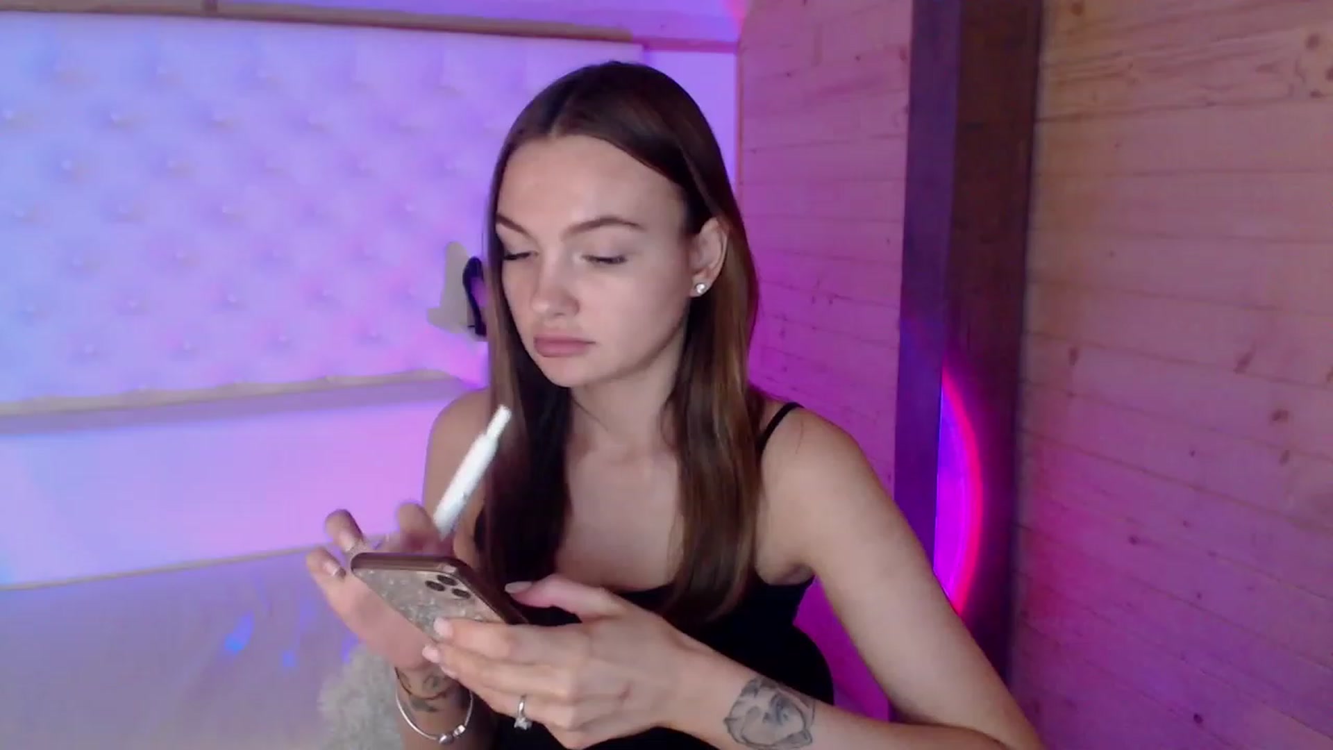 Gallery image thumbnail from sashacom's myfreecams stream on, 05/26/2023, 21:06 image 1 of 20