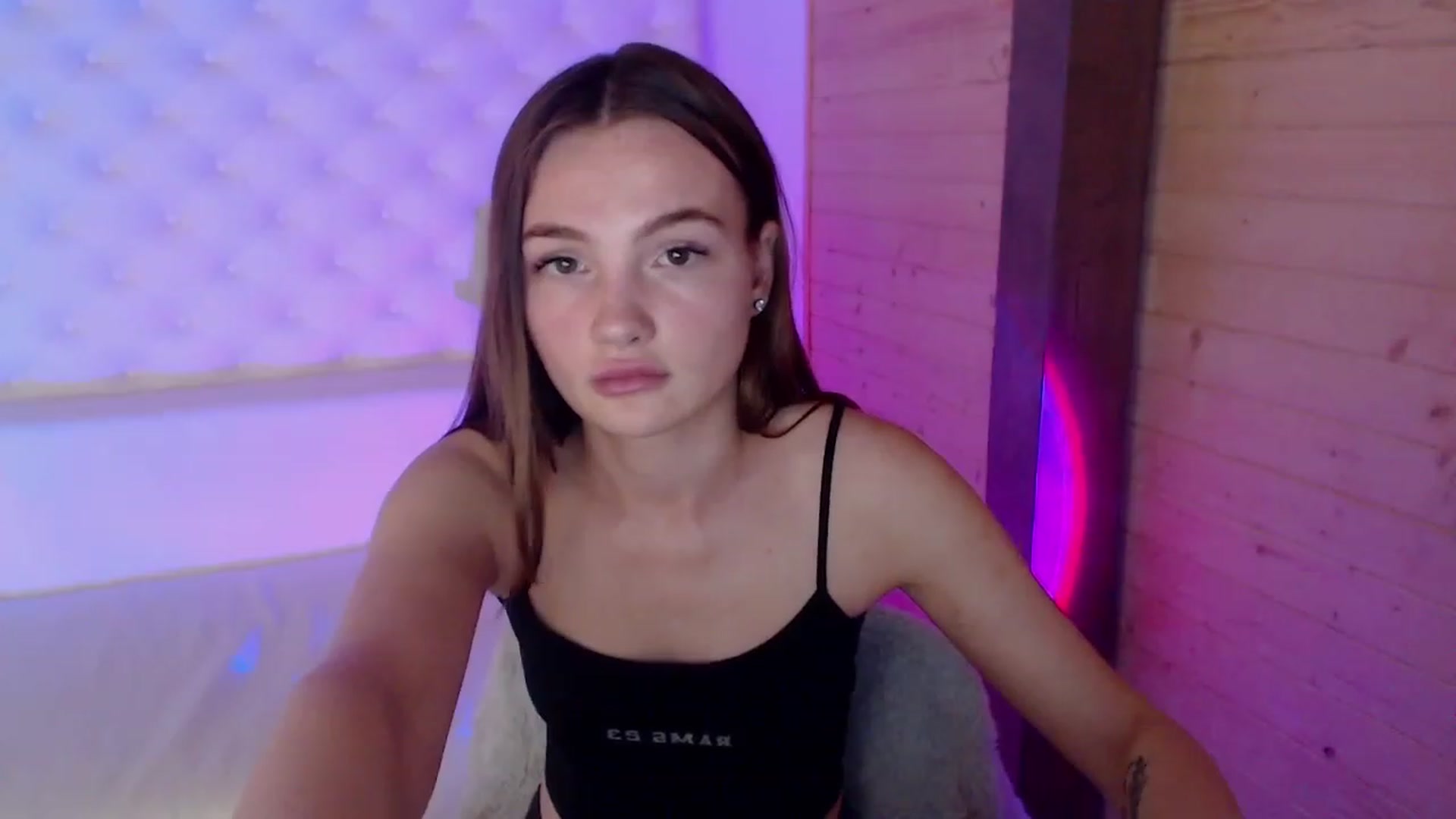 Gallery image thumbnail from sashacom's myfreecams stream on, 05/26/2023, 21:06 image 8 of 20