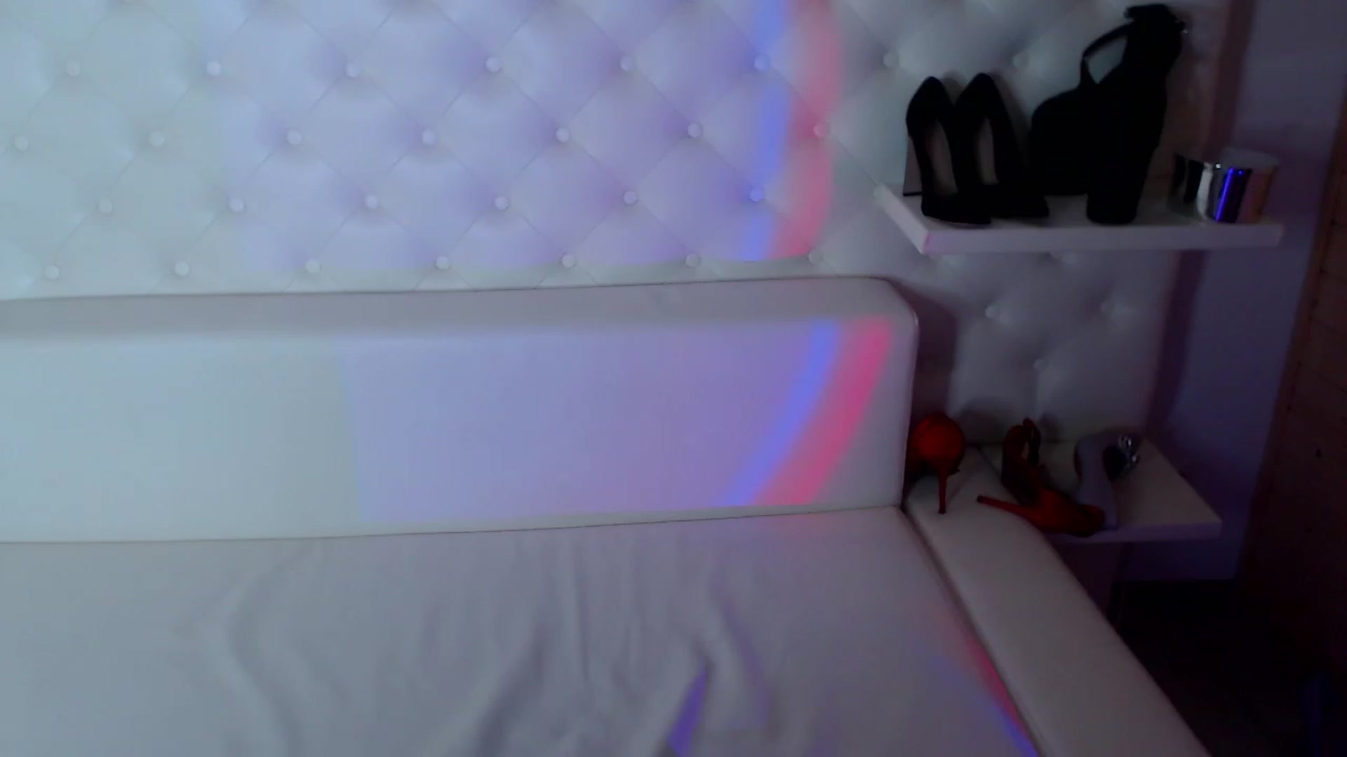 Gallery image thumbnail from sashacom's myfreecams stream on, 05/26/2023, 21:06 image 16 of 20