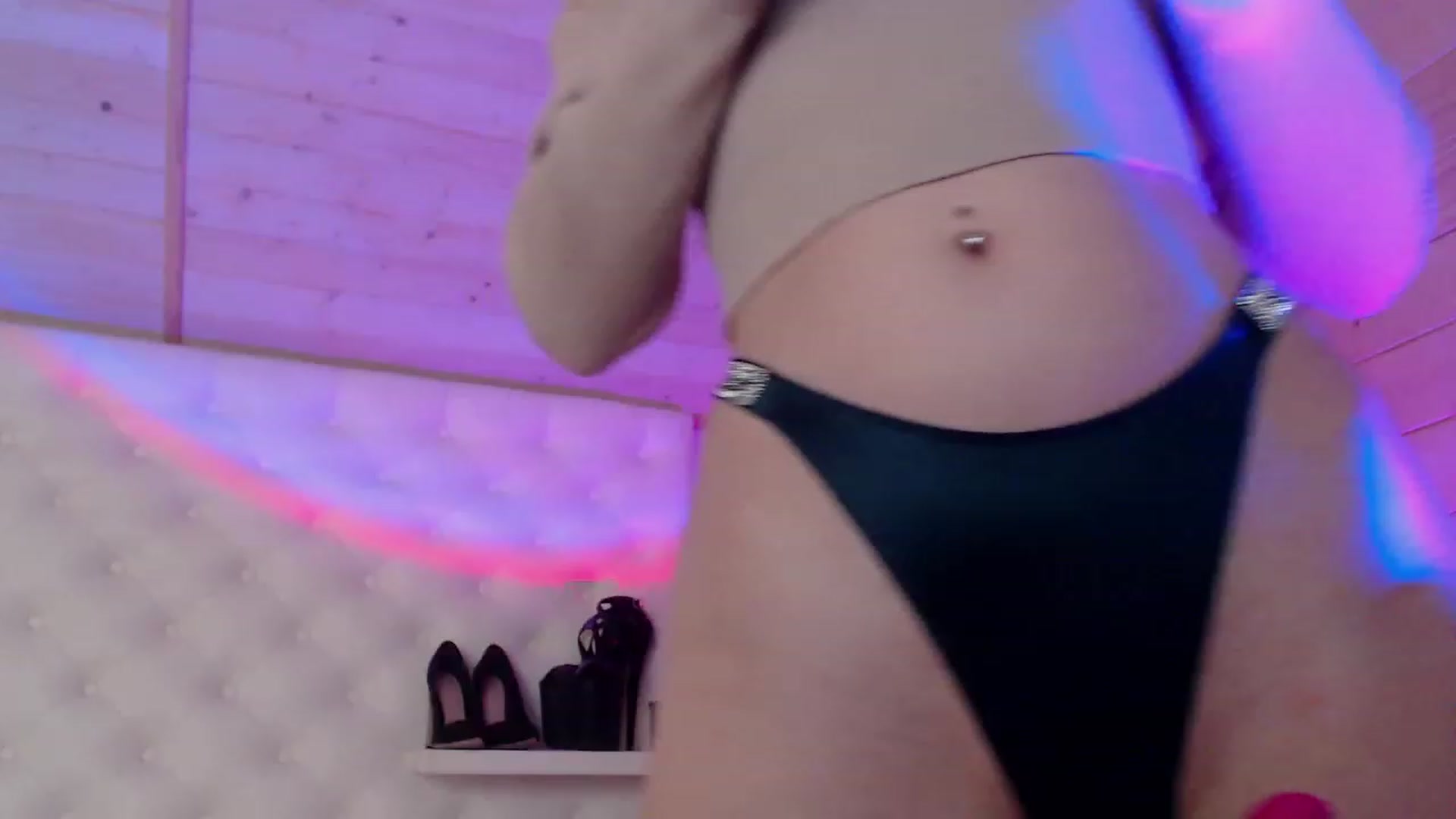 Gallery image thumbnail from sashacom's myfreecams stream on, 05/27/2023, 19:18 image 4 of 20