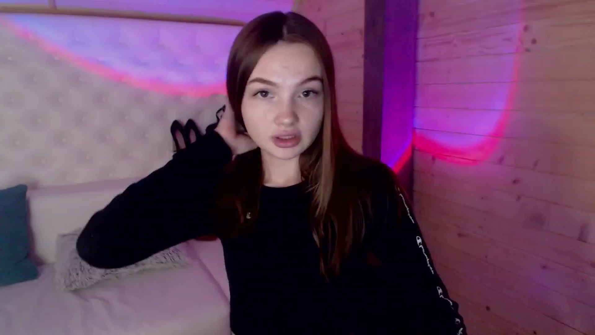 Gallery image thumbnail from sashacom's myfreecams stream on, 05/28/2023, 14:34 image 2 of 20