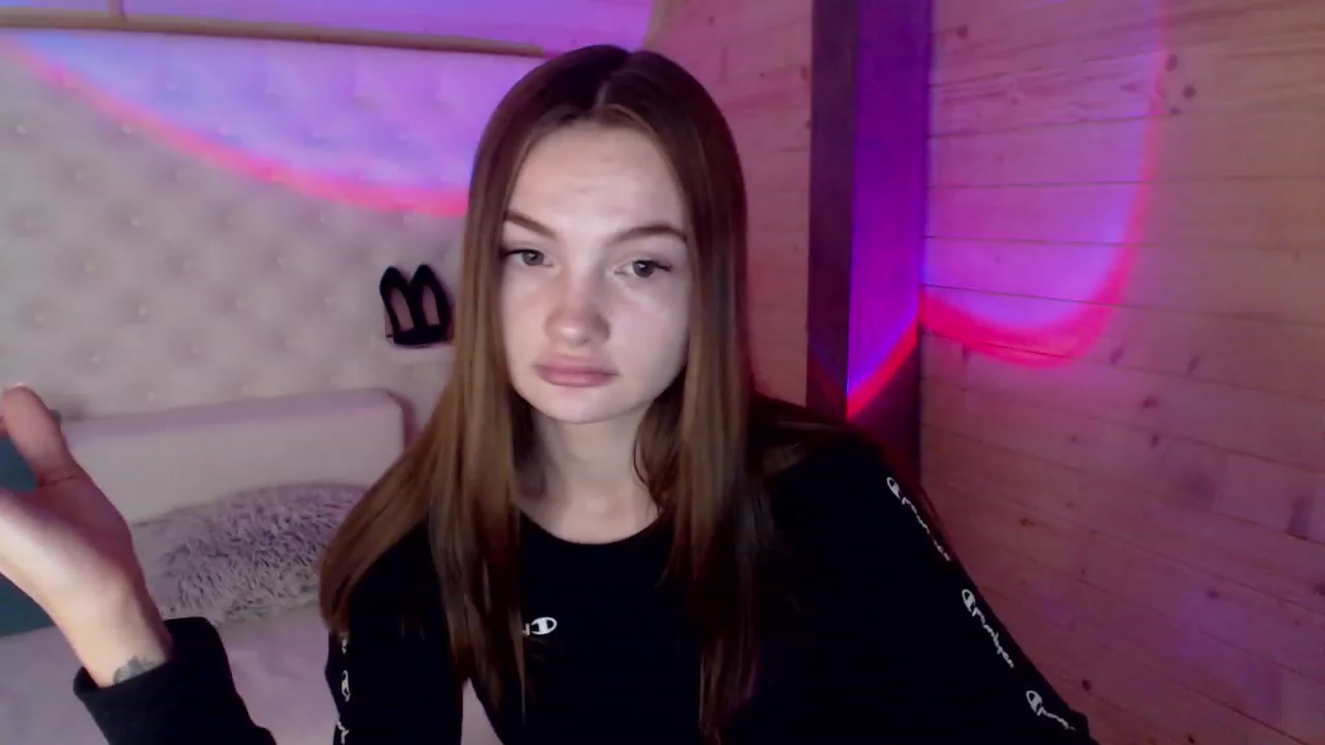 Gallery image thumbnail from sashacom's myfreecams stream on, 05/28/2023, 14:34 image 8 of 20