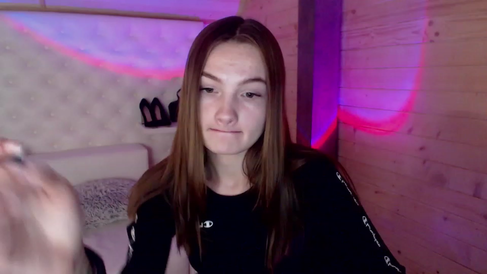 Gallery image thumbnail from sashacom's myfreecams stream on, 05/28/2023, 14:34 image 9 of 20