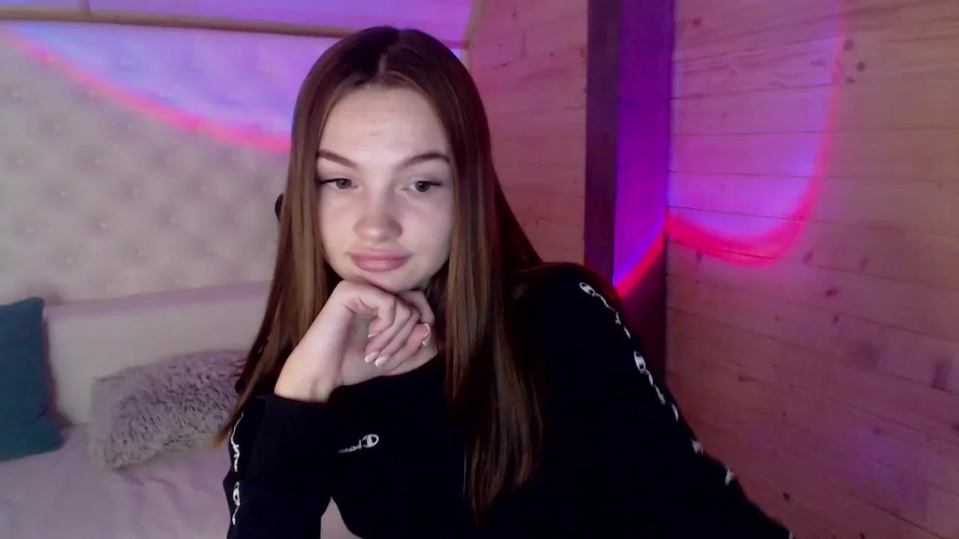 Gallery image thumbnail from sashacom's myfreecams stream on, 05/28/2023, 14:34 image 6 of 20