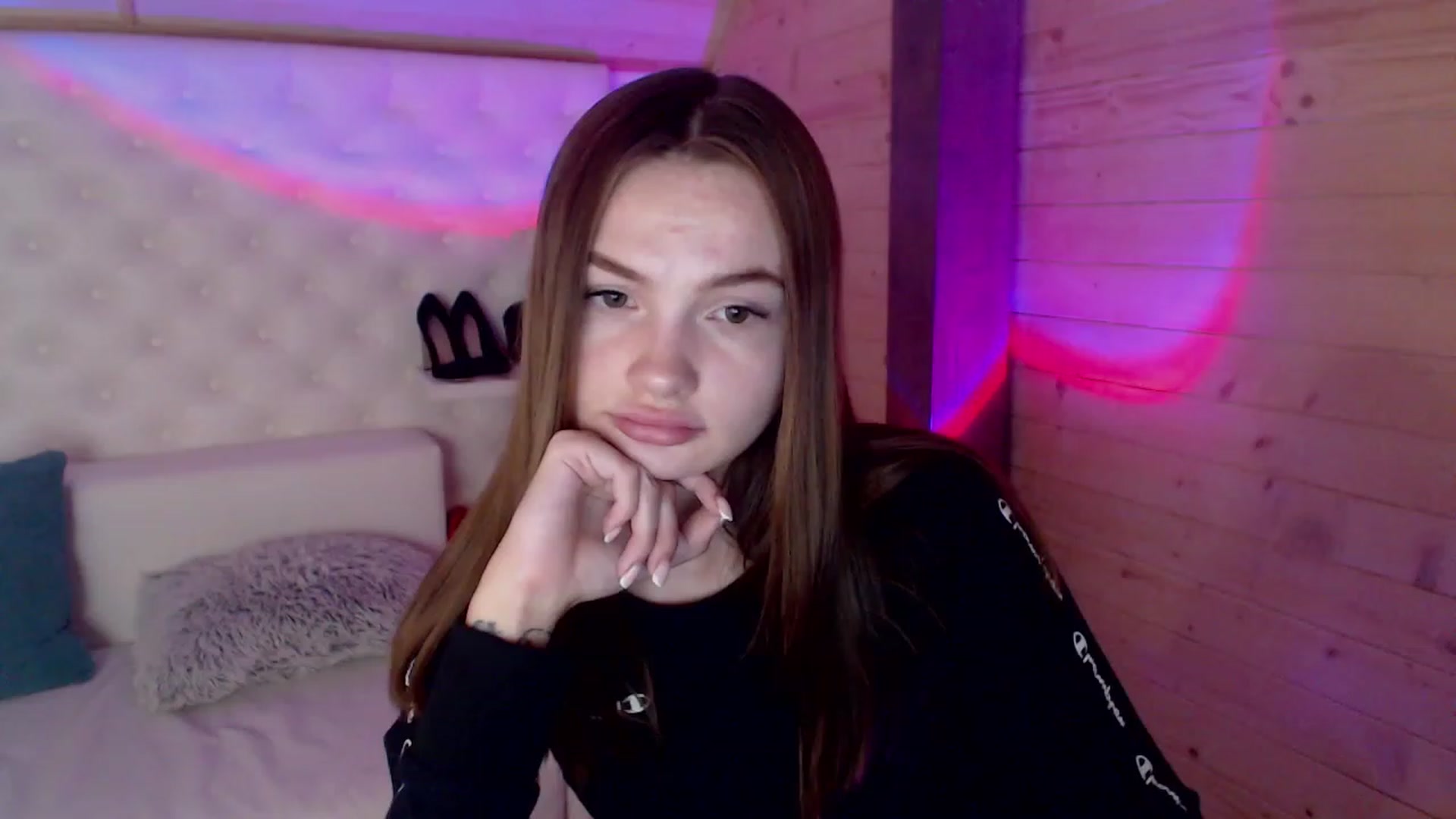 Gallery image thumbnail from sashacom's myfreecams stream on, 05/28/2023, 14:34 image 7 of 20