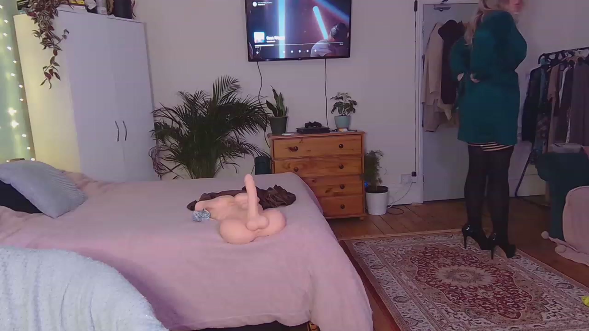 Gallery image thumbnail from sashacurves's myfreecams stream on, 11/19/2022, 16:34 image 18 of 20