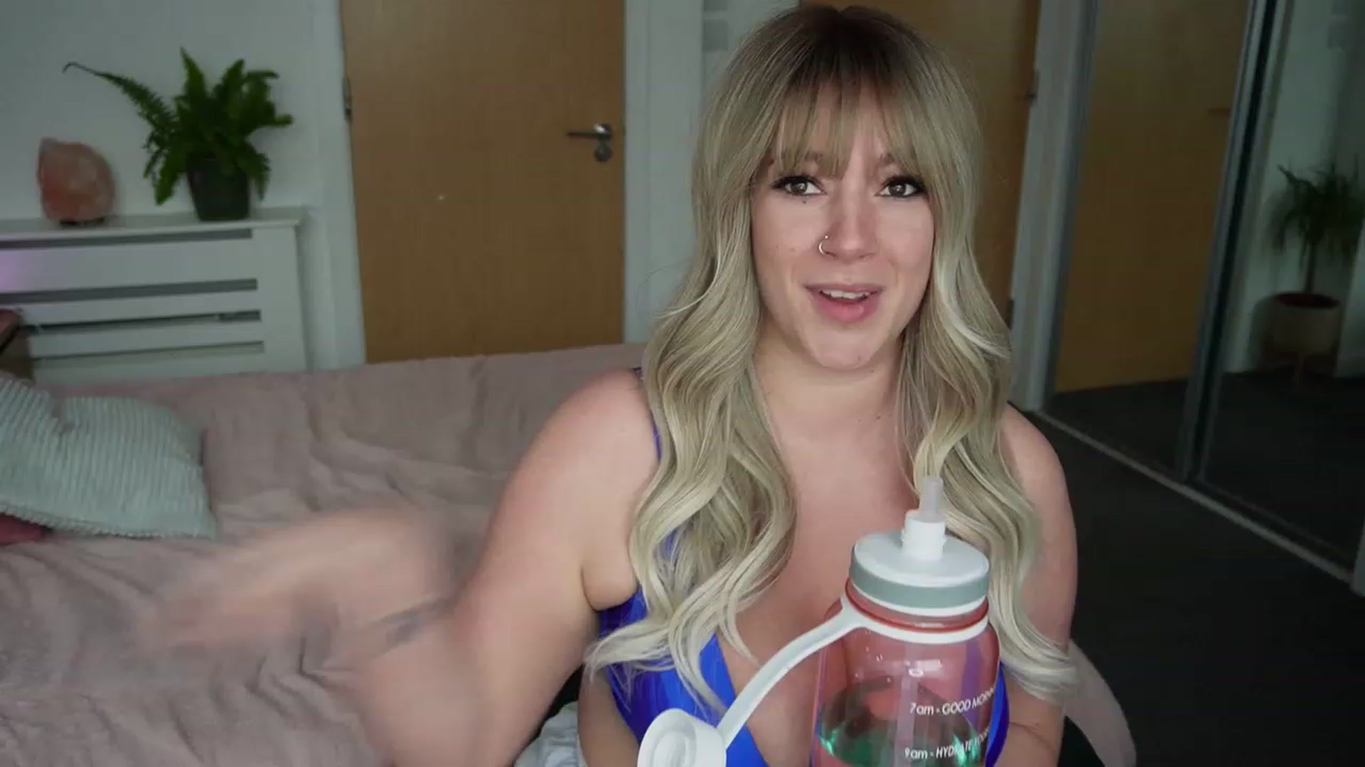 Gallery image thumbnail from sashacurves's myfreecams stream on, 03/08/2023, 10:51 image 17 of 20