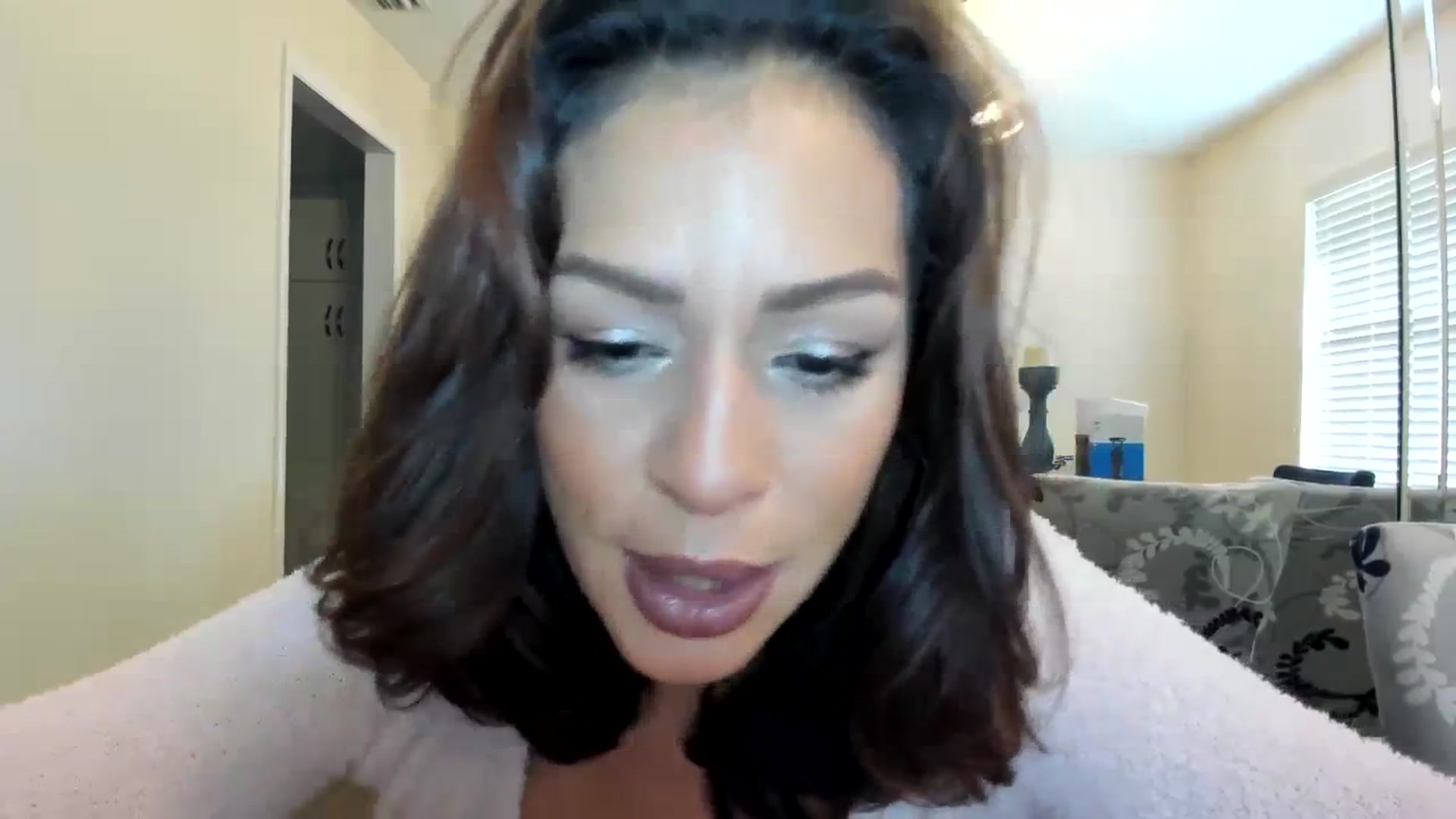 Gallery image thumbnail from sassypants's myfreecams stream on, 01/30/2024, 14:14 image 16 of 20