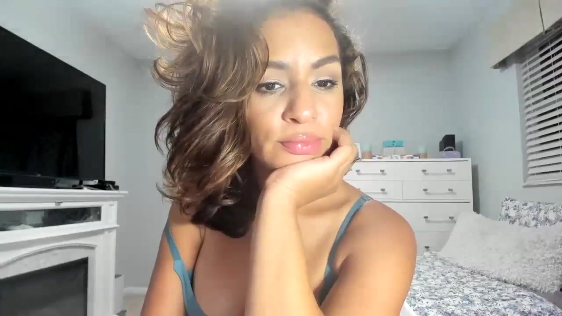 Gallery image thumbnail from sassypants's myfreecams stream on, 03/27/2024, 06:18 image 13 of 20
