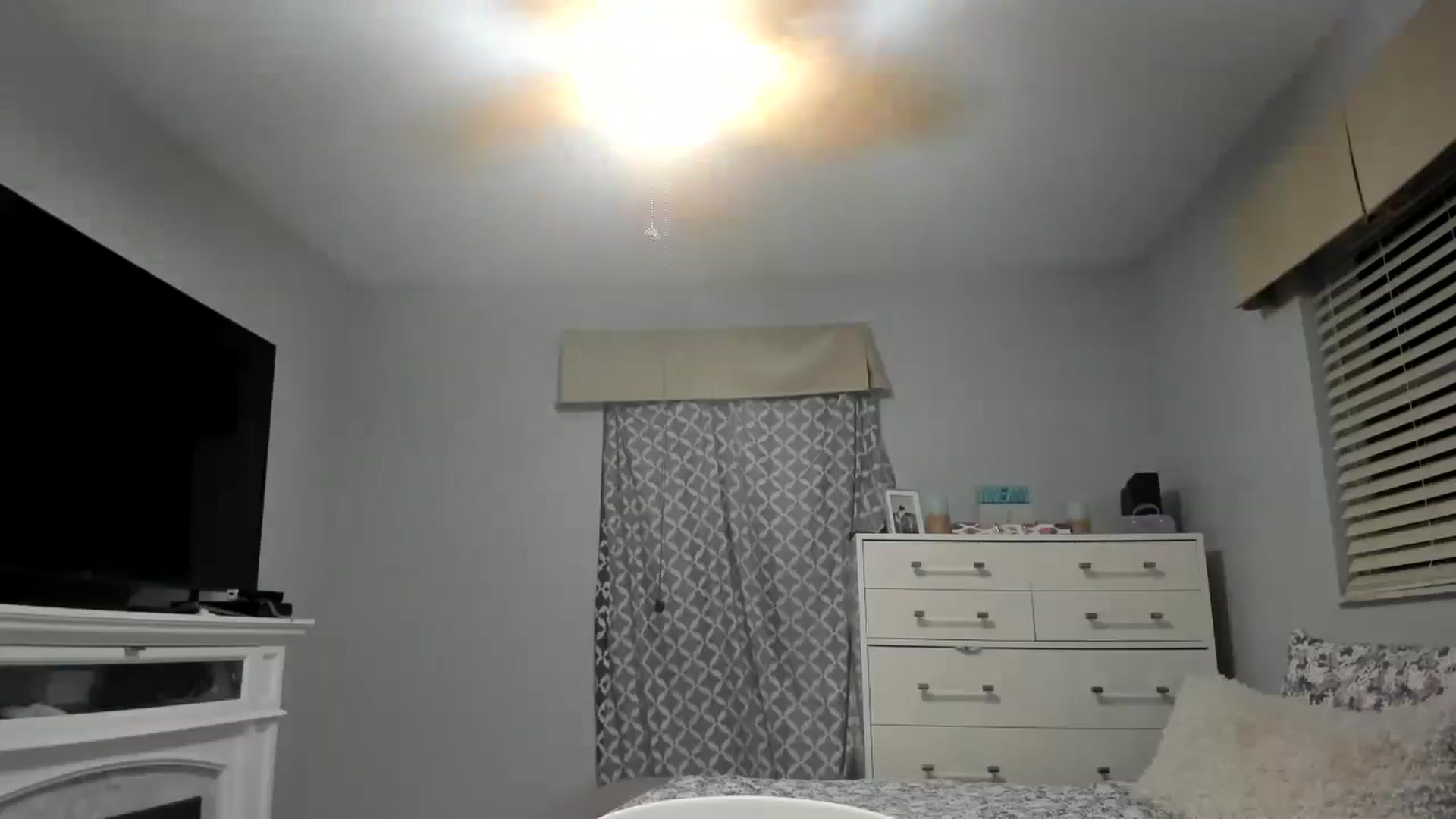 Gallery image thumbnail from sassypants's myfreecams stream on, 03/27/2024, 06:18 image 8 of 20