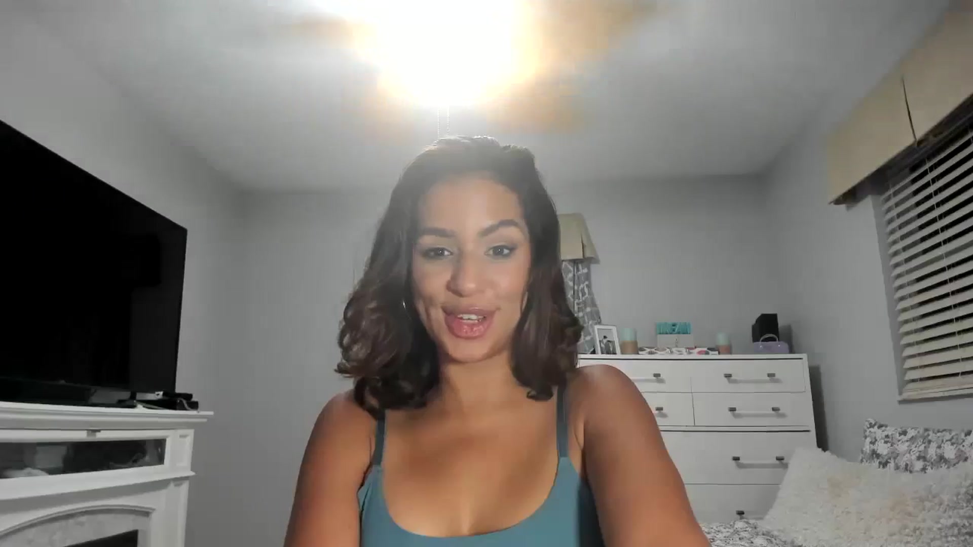 Gallery image thumbnail from sassypants's myfreecams stream on, 03/27/2024, 06:18 image 9 of 20