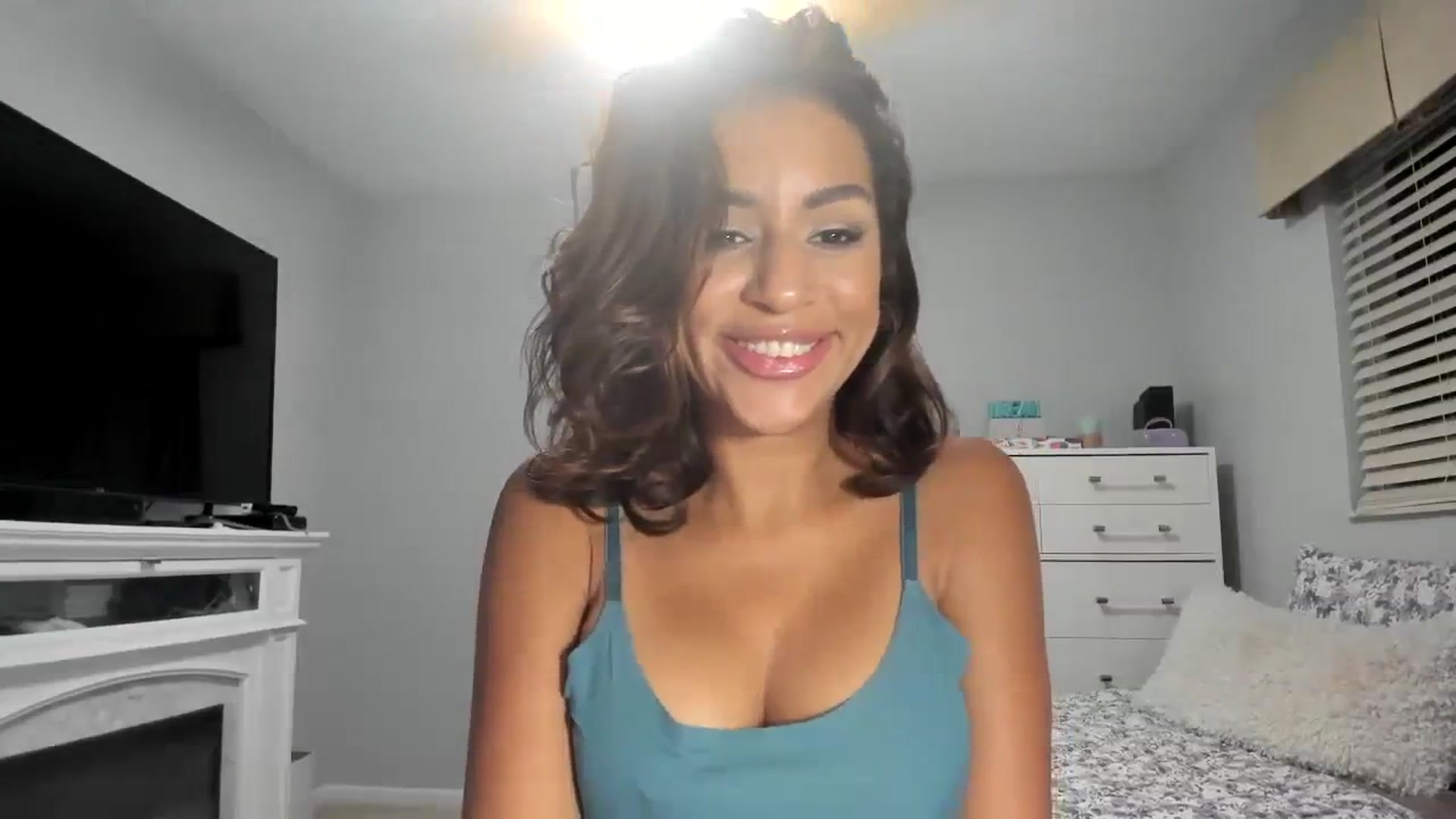 Gallery image thumbnail from sassypants's myfreecams stream on, 03/27/2024, 06:18 image 6 of 20