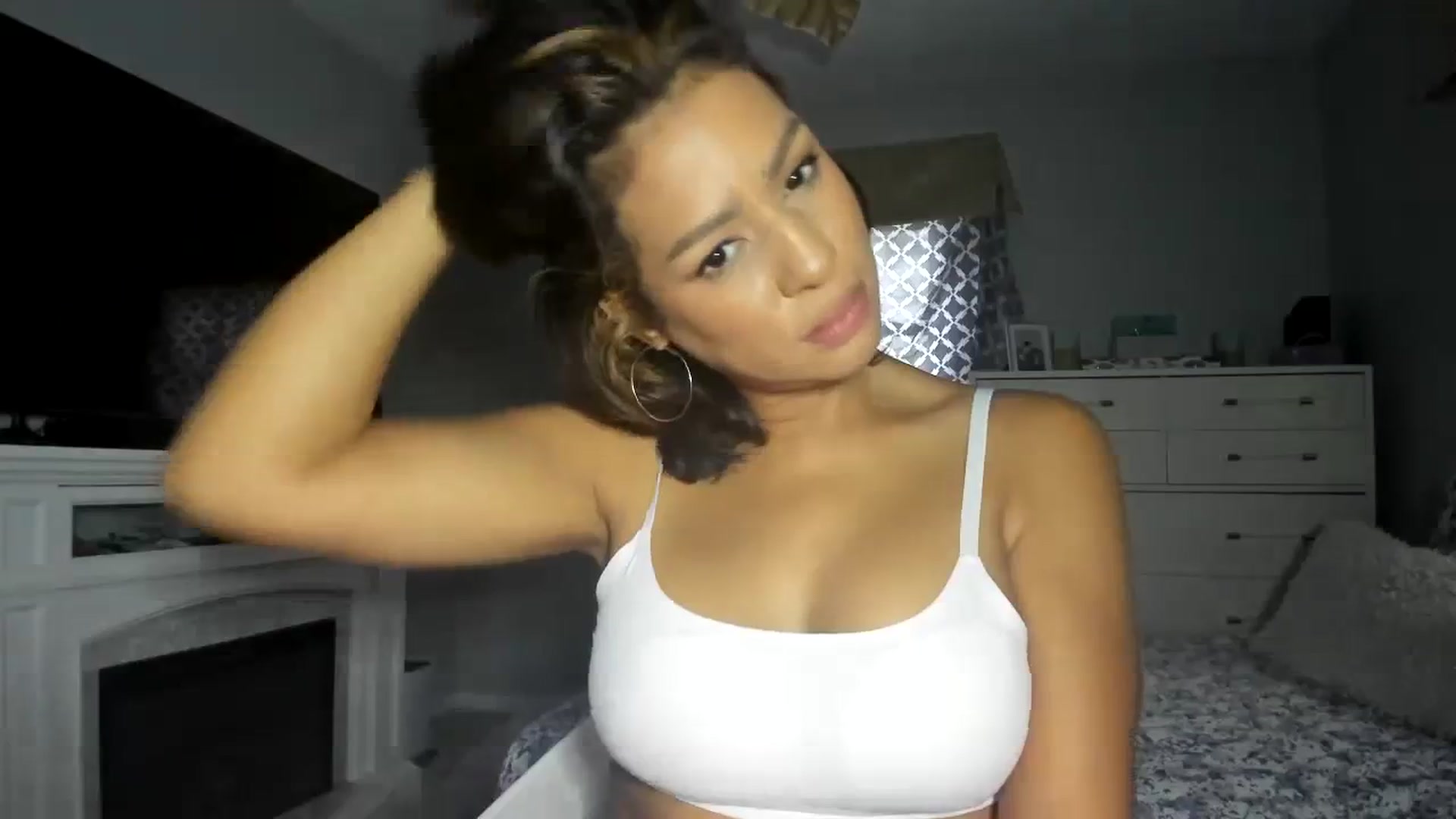 Gallery image thumbnail from sassypants's myfreecams stream on, 03/27/2024, 18:23 image 12 of 20