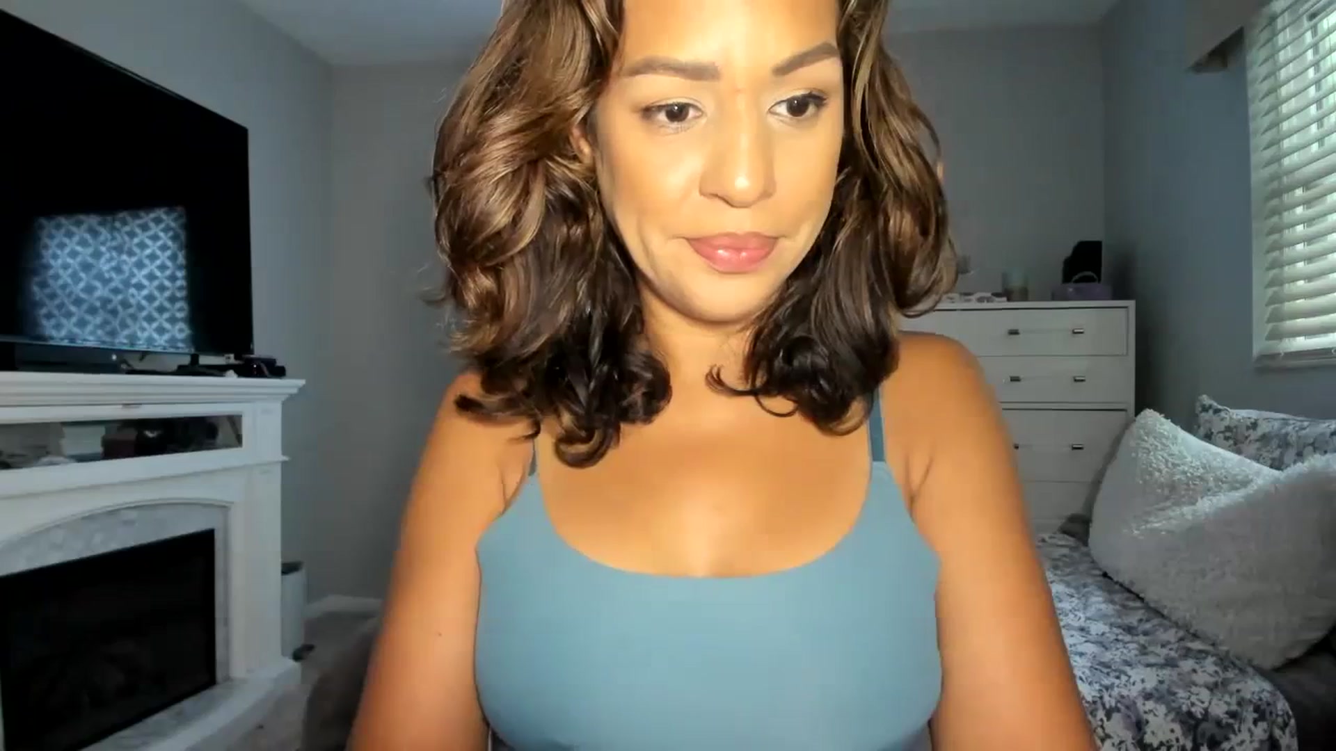 Gallery image thumbnail from sassypants's myfreecams stream on, 04/03/2024, 17:30 image 14 of 20
