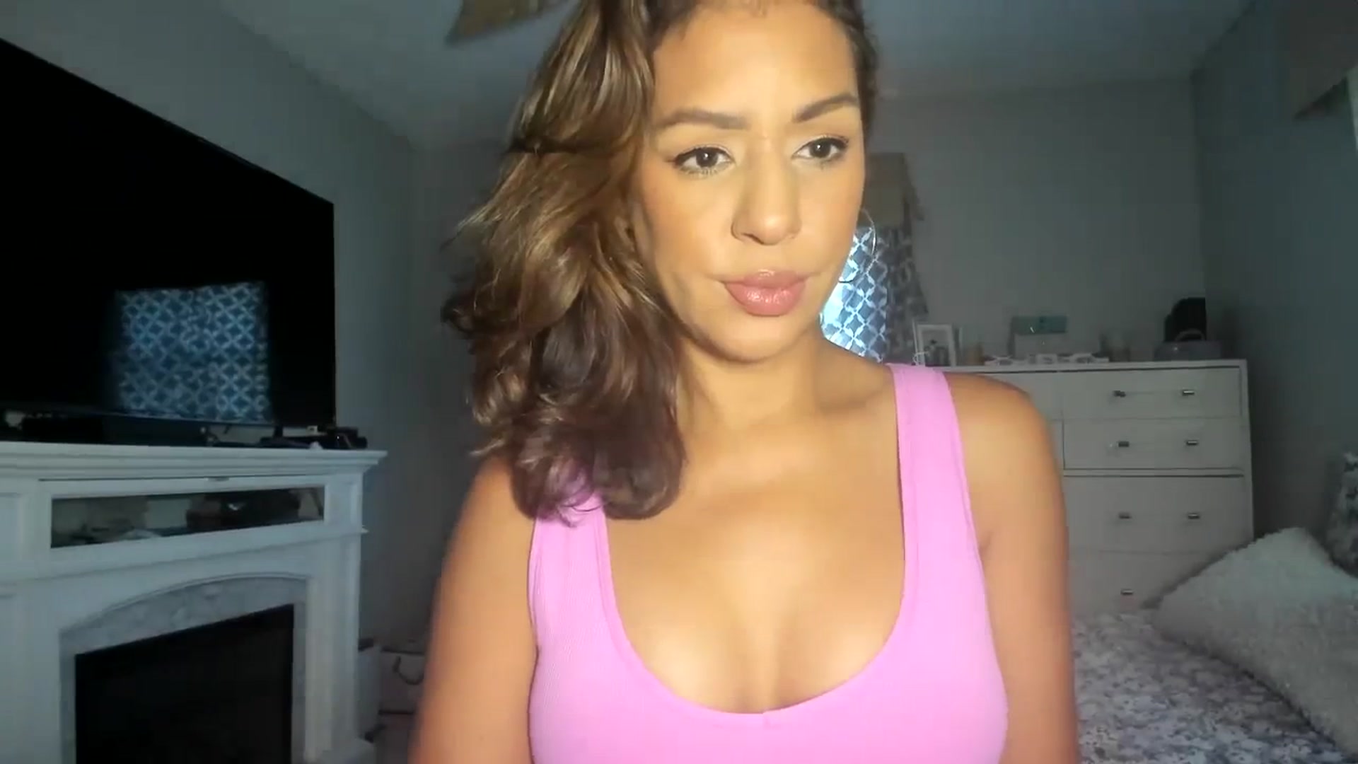 Gallery image thumbnail from sassypants's myfreecams stream on, 04/04/2024, 13:43 image 5 of 20