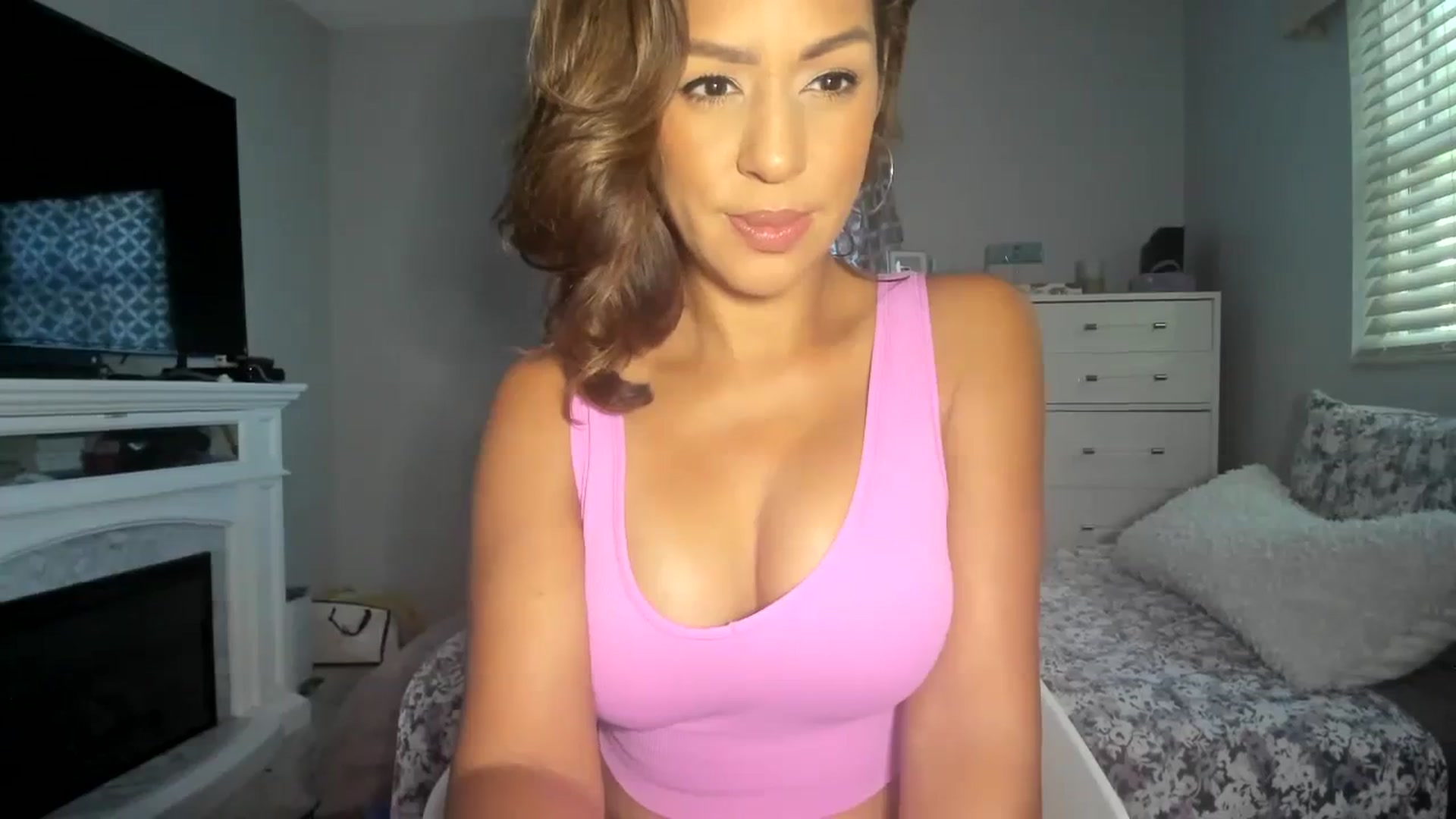 Gallery image thumbnail from sassypants's myfreecams stream on, 04/04/2024, 13:43 image 11 of 20