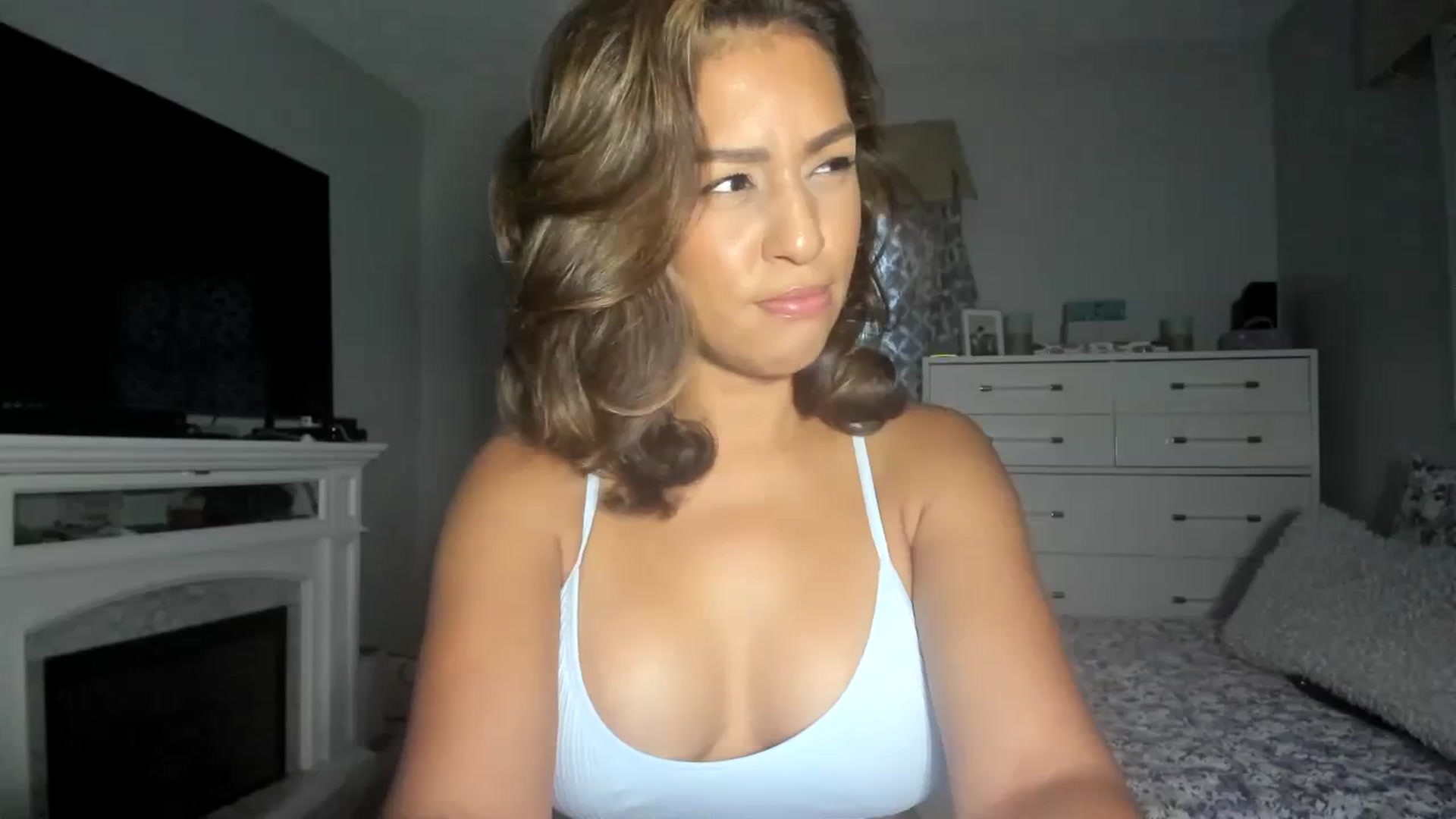 Gallery image thumbnail from sassypants's myfreecams stream on, 04/05/2024, 24:00 image 17 of 20