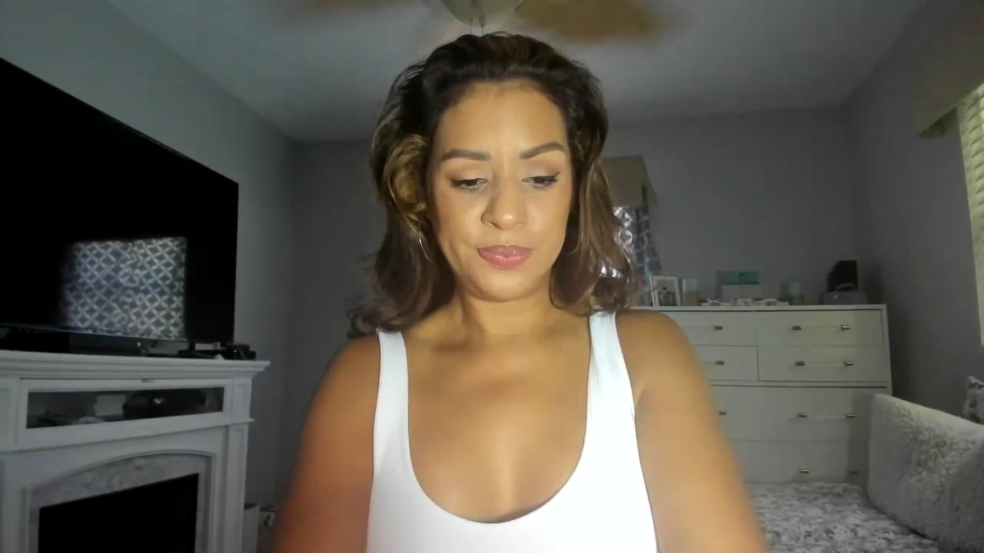 Gallery image thumbnail from sassypants's myfreecams stream on, 04/05/2024, 14:37 image 19 of 20