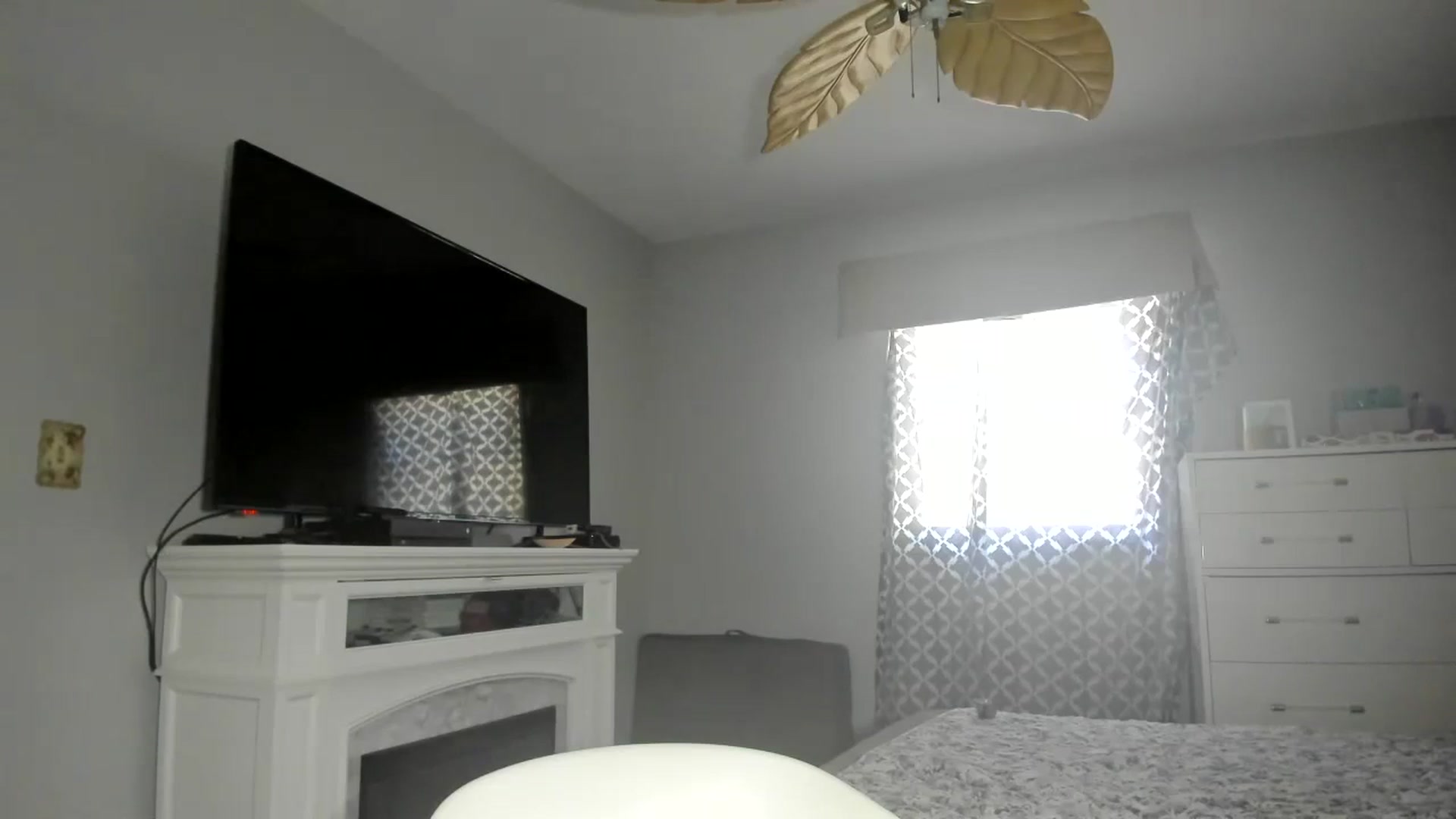 Gallery image thumbnail from sassypants's myfreecams stream on, 04/15/2024, 16:29 image 20 of 20
