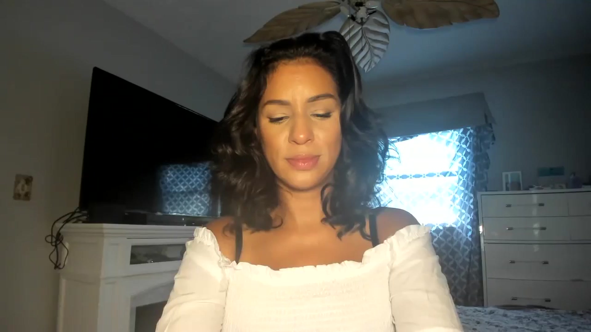 Gallery image thumbnail from sassypants's myfreecams stream on, 05/22/2024, 23:44 image 7 of 20