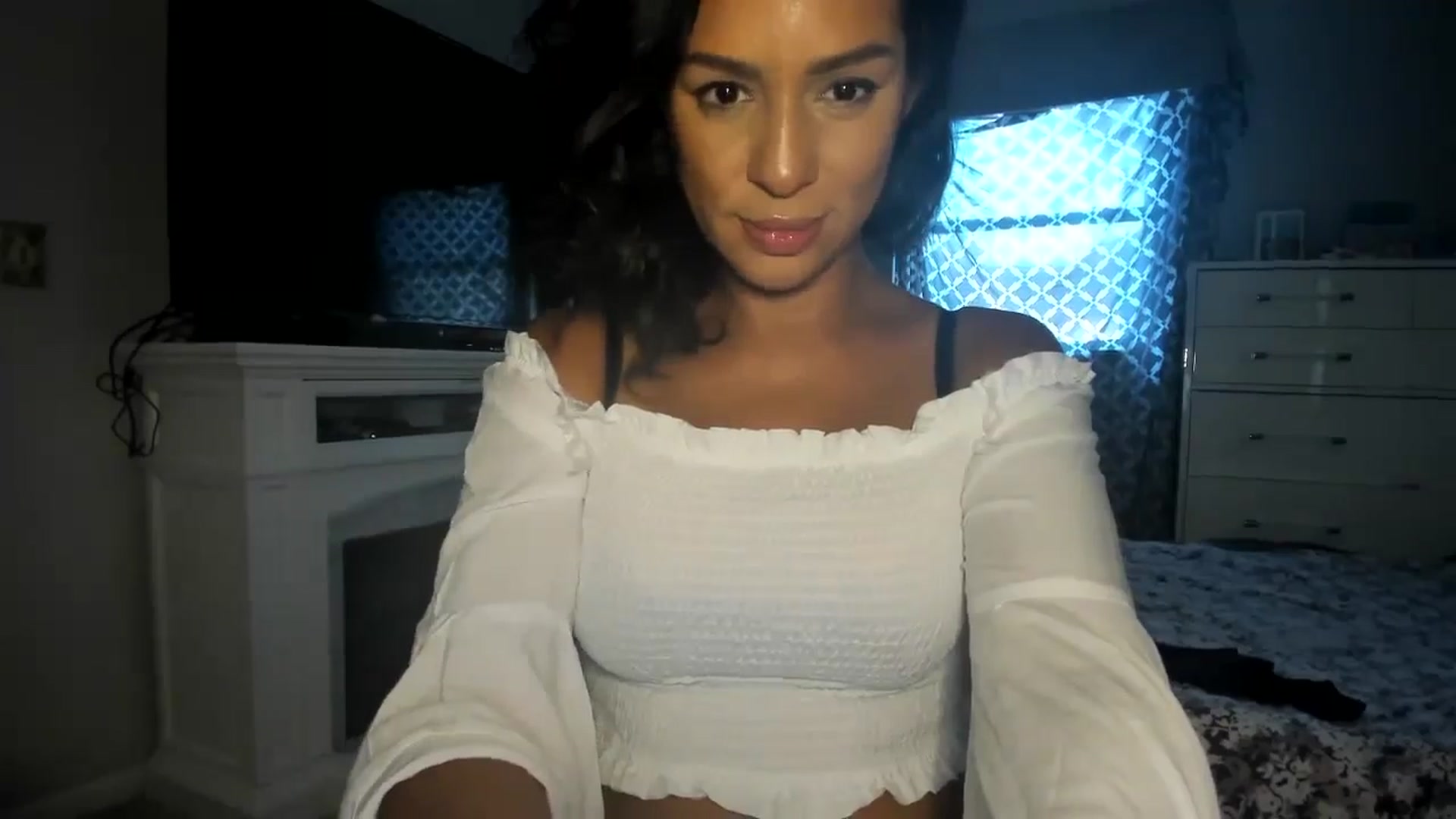 Gallery image thumbnail from sassypants's myfreecams stream on, 05/22/2024, 23:44 image 6 of 20