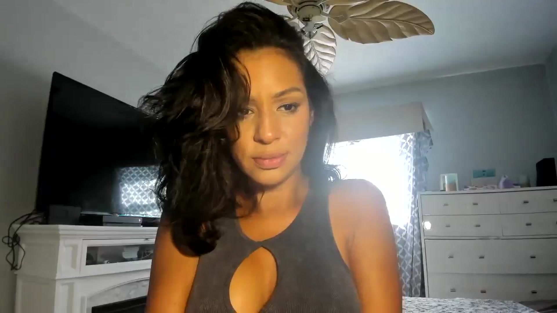 Gallery image thumbnail from sassypants's myfreecams stream on, 05/30/2024, 21:37 image 6 of 20