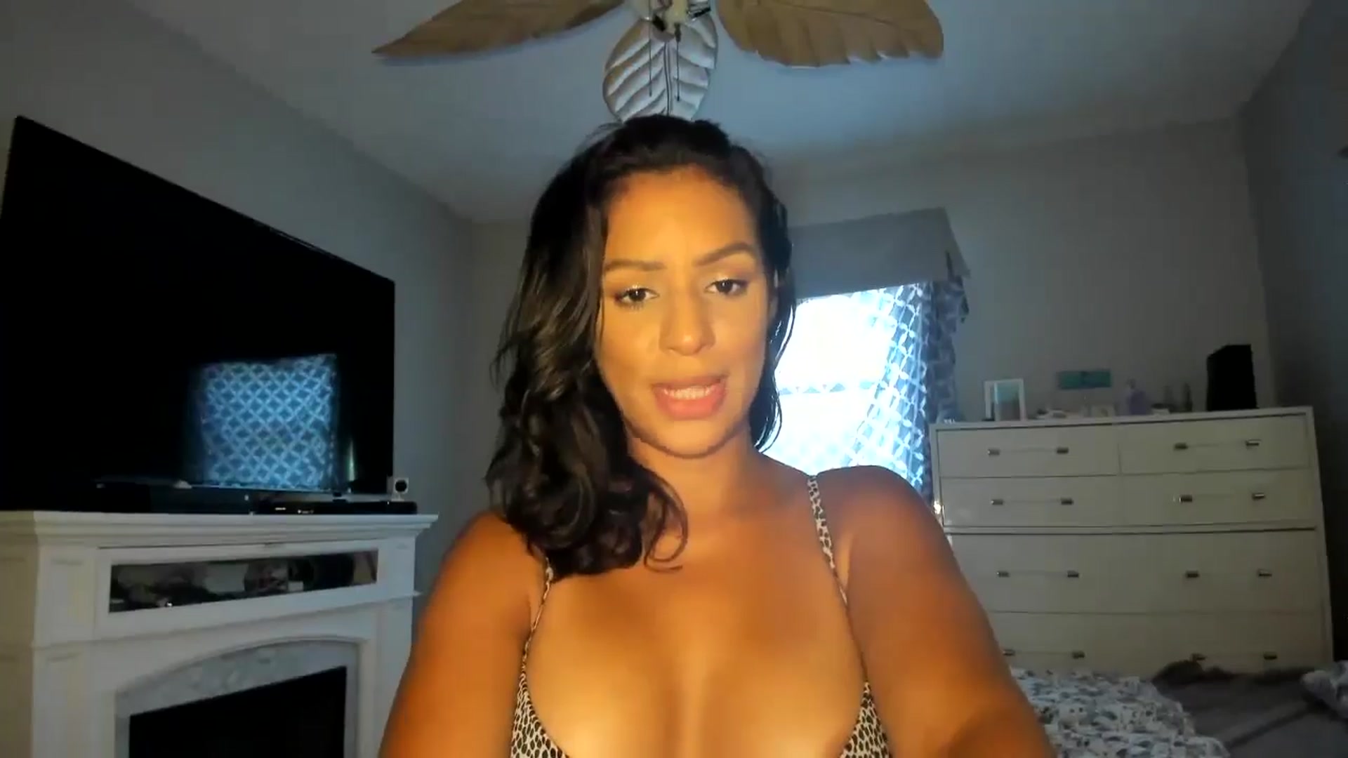 Gallery image thumbnail from sassypants's myfreecams stream on, 06/08/2024, 21:09 image 12 of 20