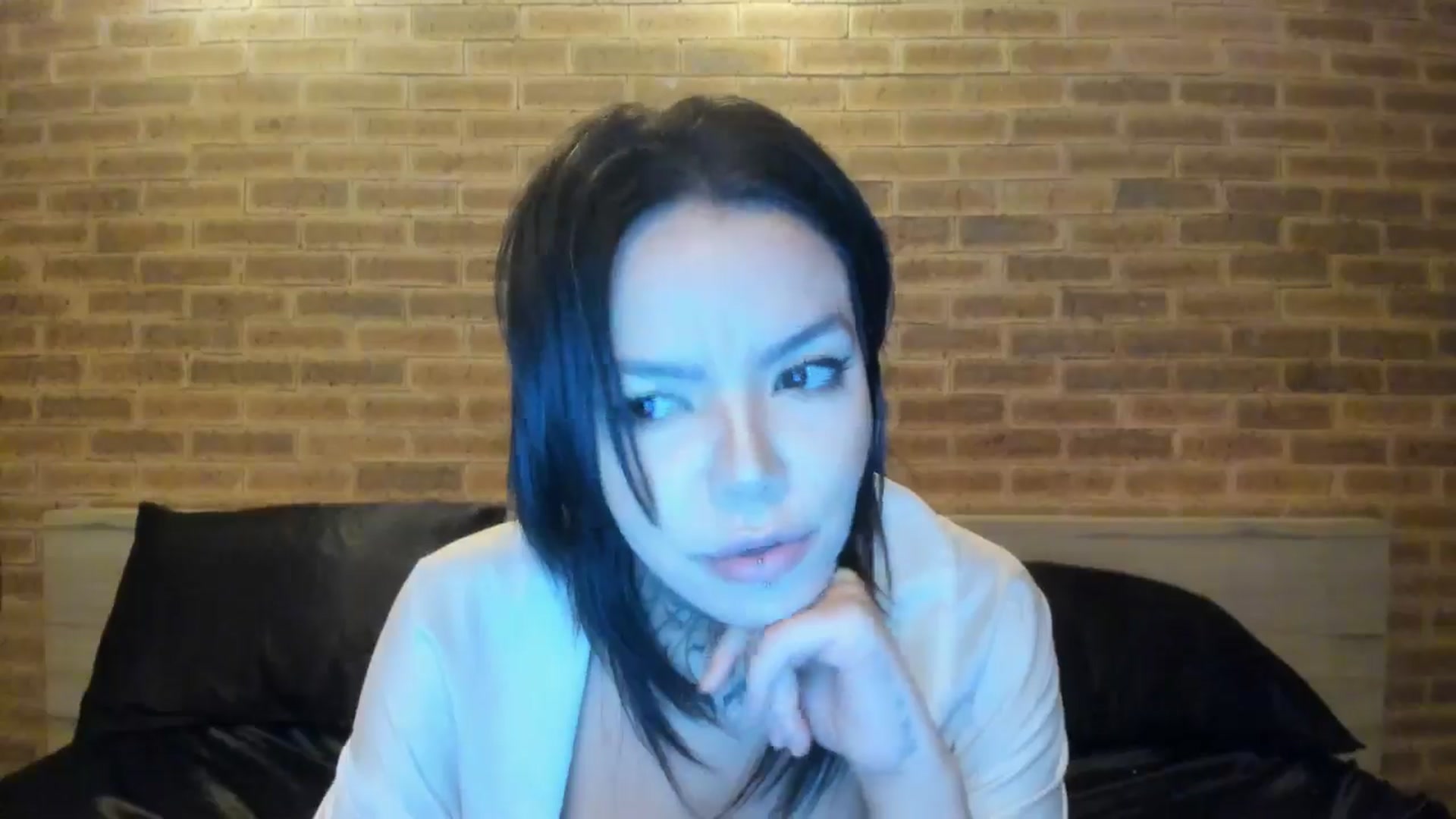 Gallery image thumbnail from satAMYc's myfreecams stream on, 05/18/2025, 08:29 image 20 of 20