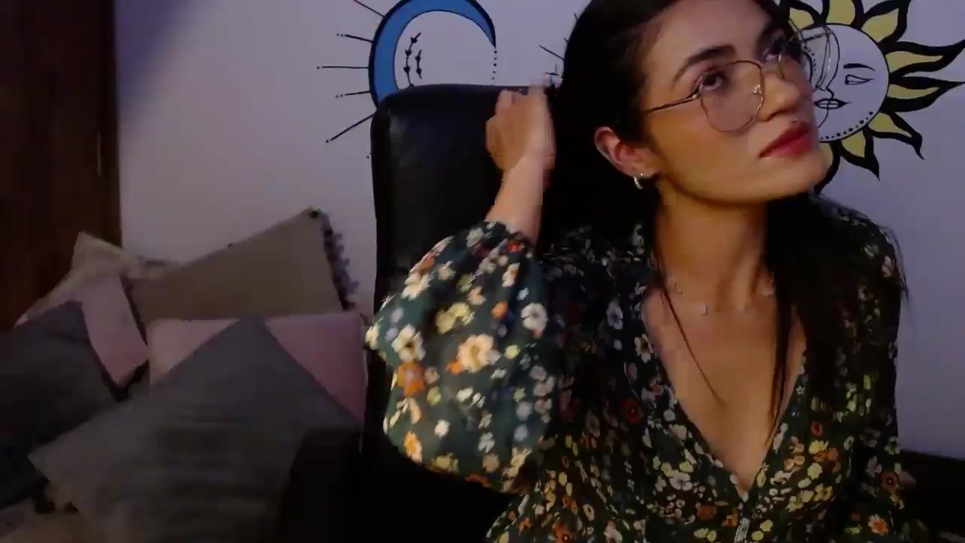 Gallery image thumbnail from saturn_8888's myfreecams stream on, 06/18/2024, 03:29 image 7 of 20