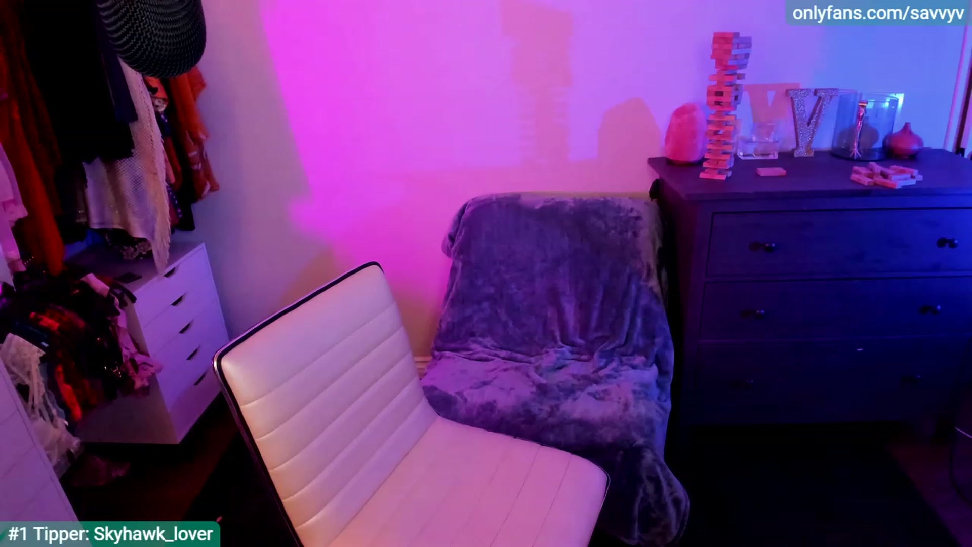 Gallery image thumbnail from savvyv's myfreecams stream on, 11/18/2022, 03:44 image 14 of 20